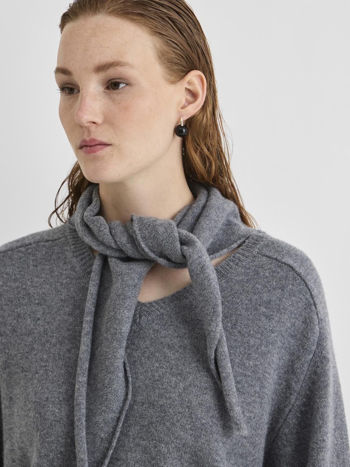 Roukate L/S V-Neck Knit/1