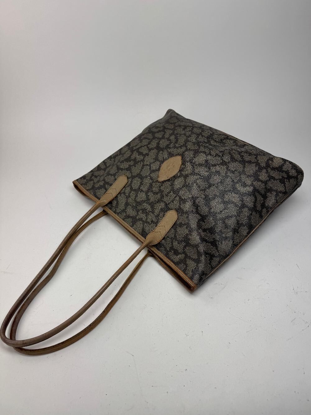 Yves Saint Laurent Tote