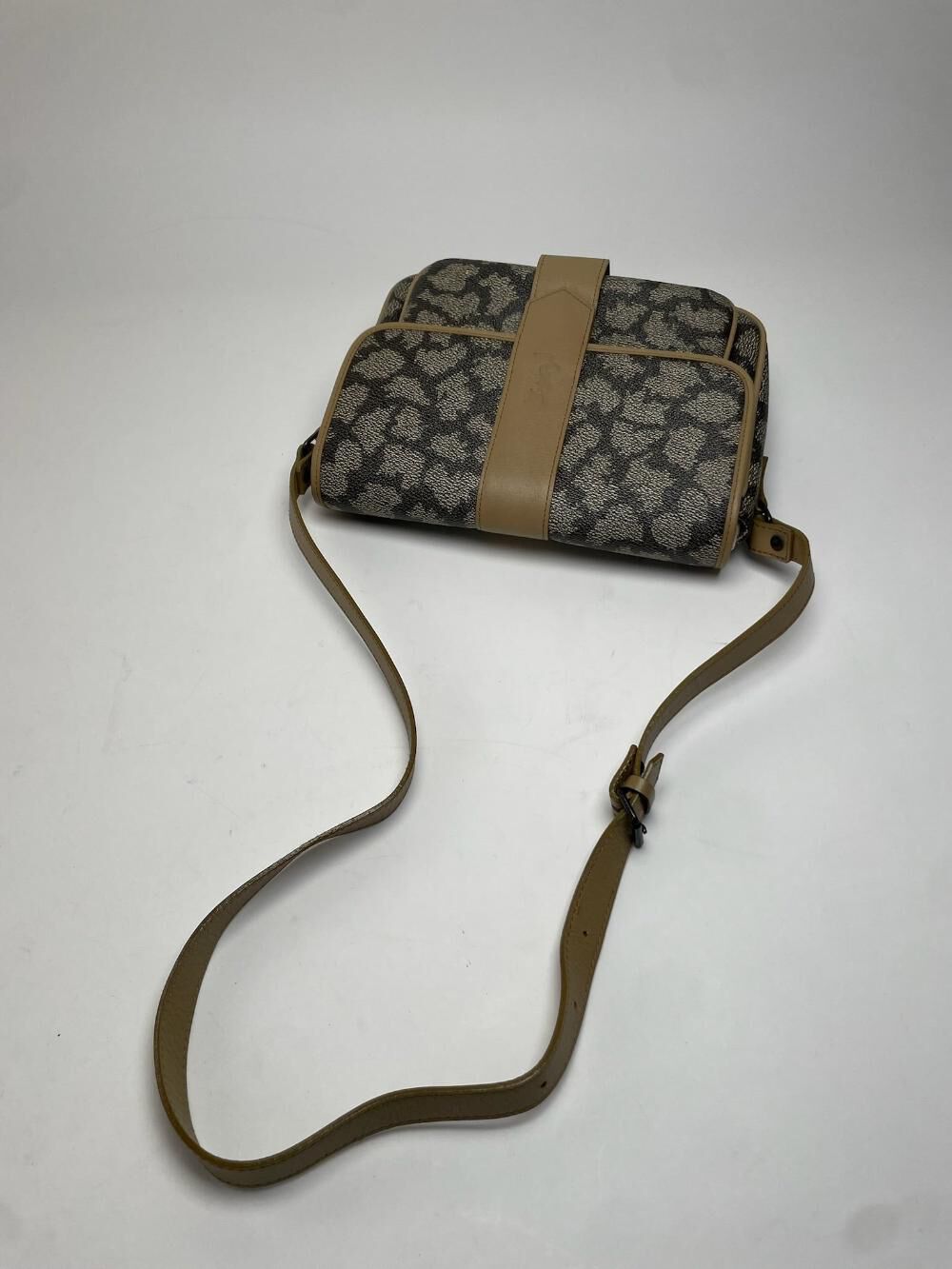 Yves Saint Laurent Shoulder Bag