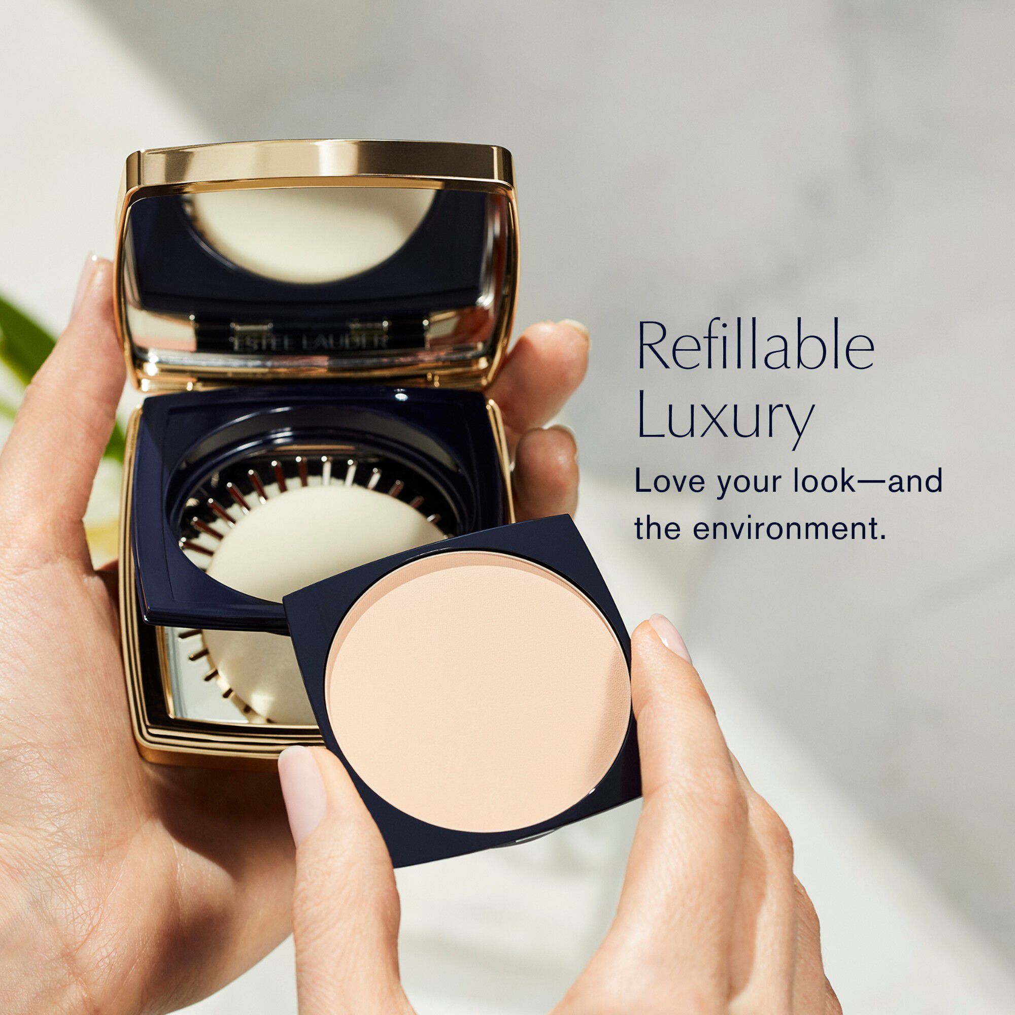 Double Wear Stay-In-Place Matte Powder Foundation