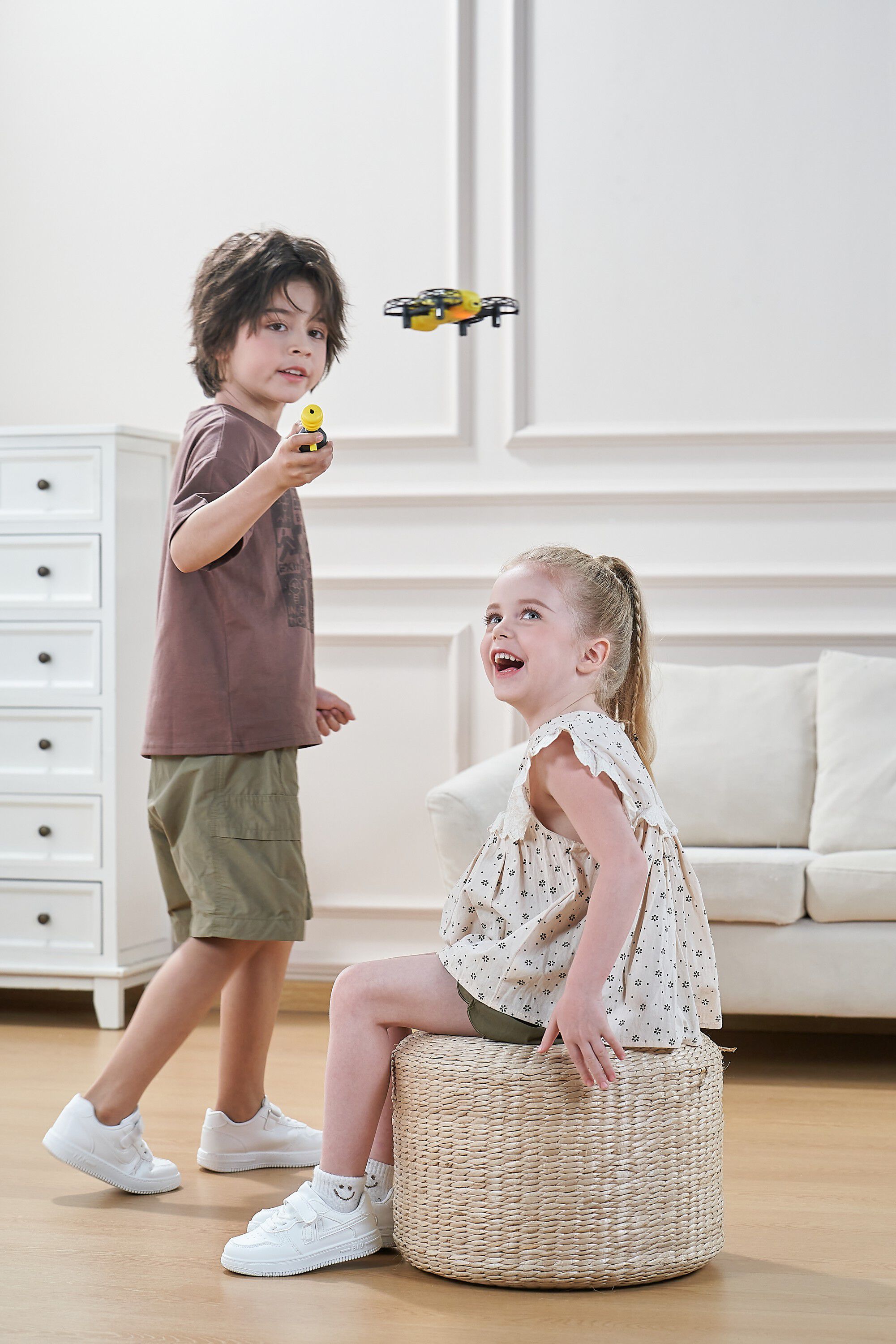 REVOLT Follow me Bee RC