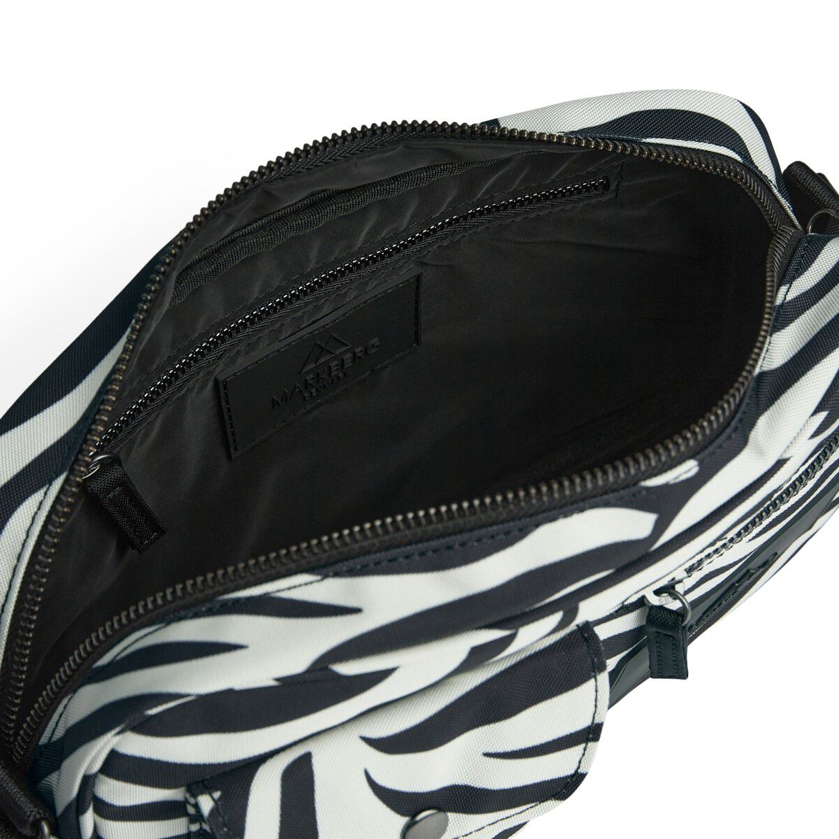 Darlambg Crossb. , Monochrome