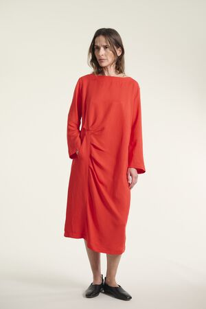 Kumamoto kjole med l&aelig;g