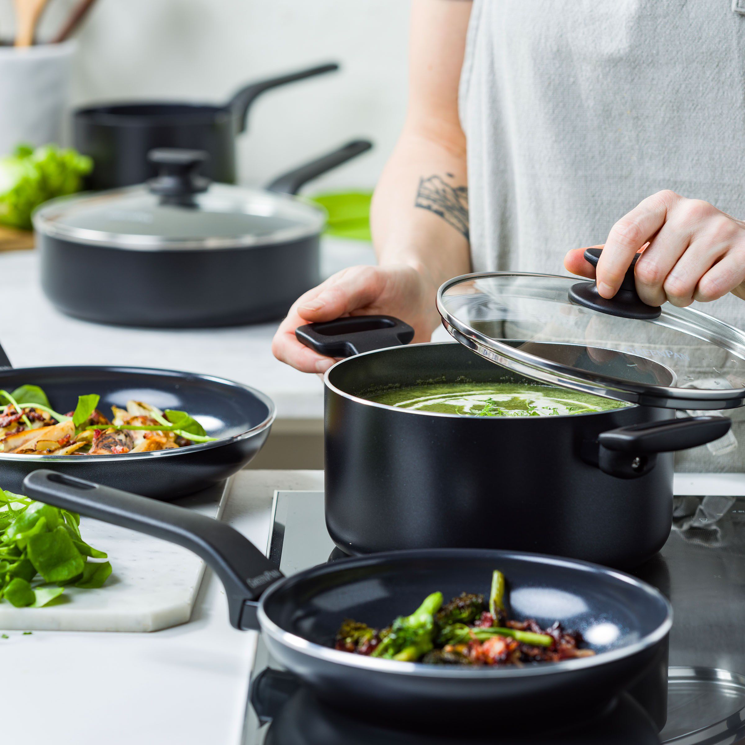 GP-ESSEN FBl Alu Perf-ind 59pc cookware set