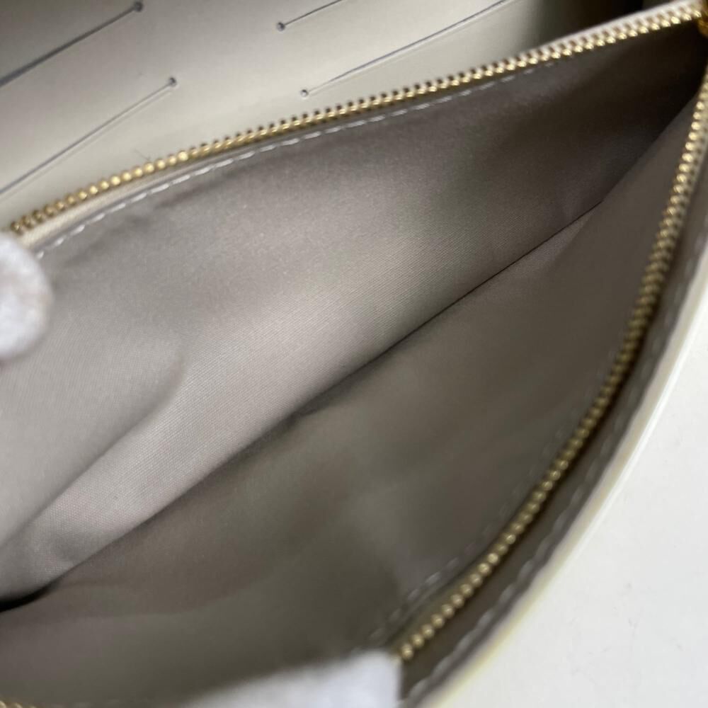 Louis Vuitton Shoulder Bags