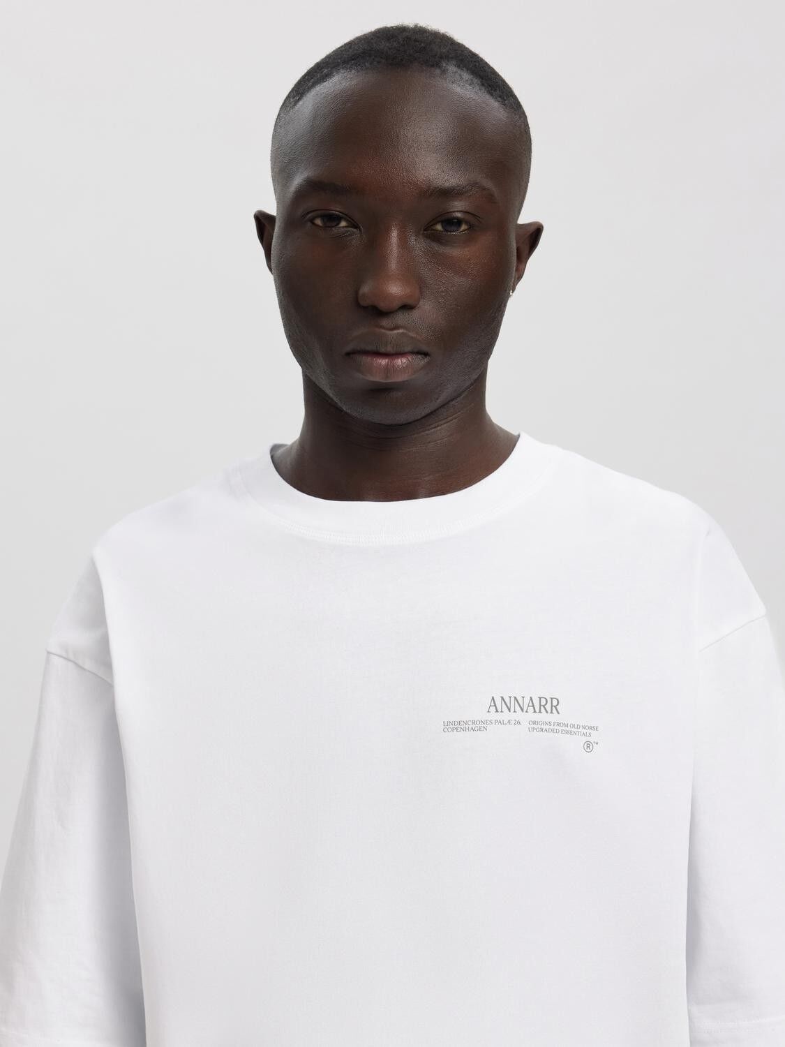 ANROKHOLM LOGO SS O-NECK TEE