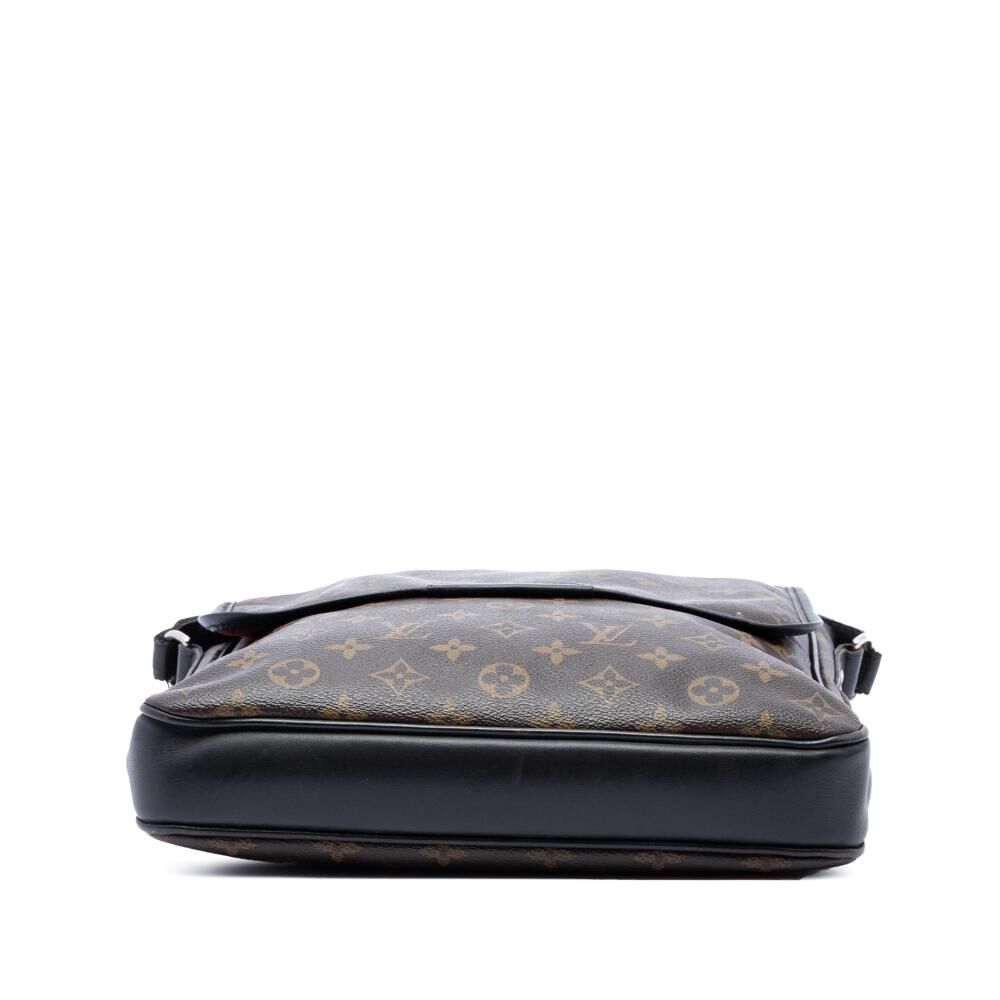 Louis Vuitton Shoulder Bags