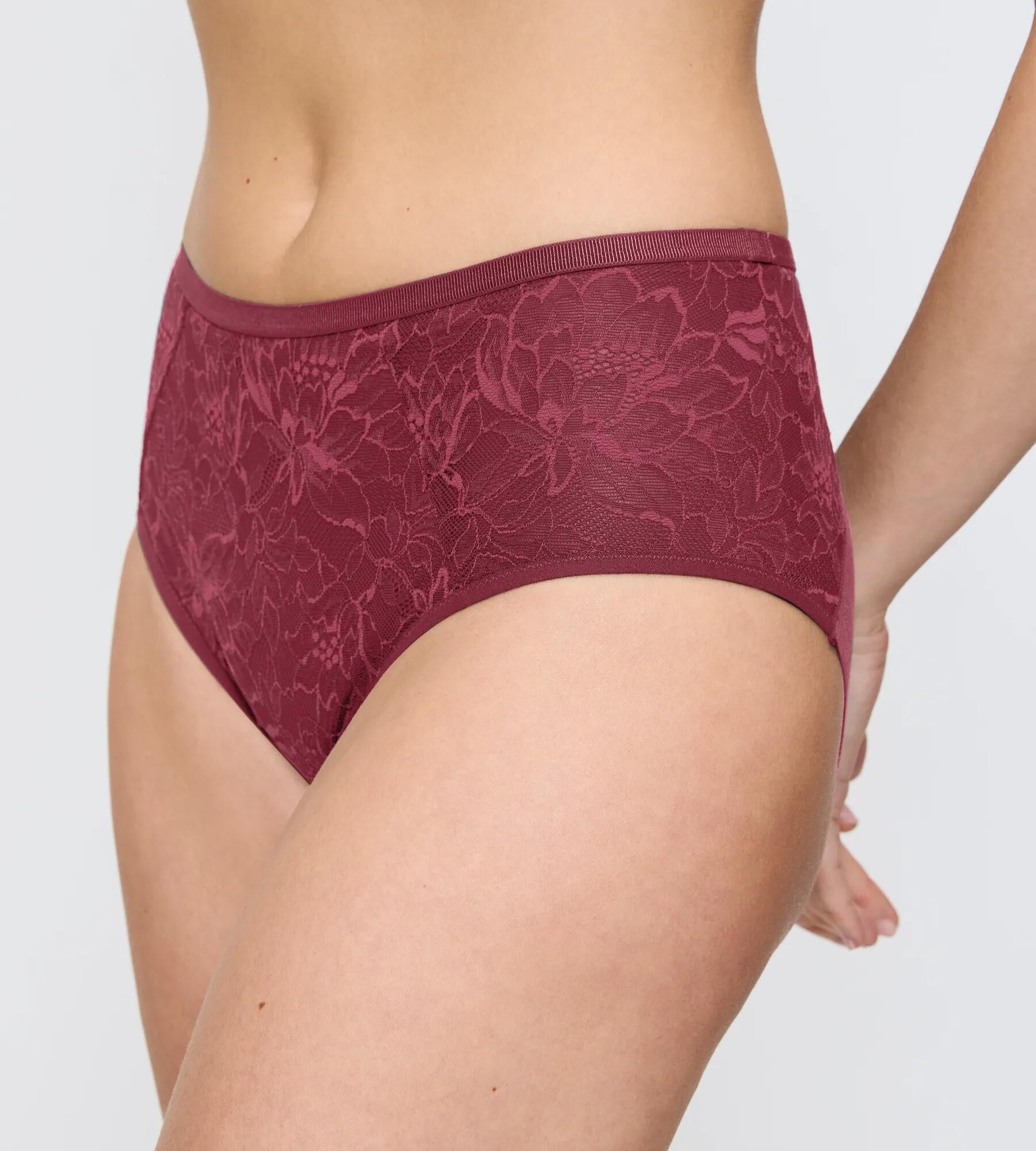 Amourette Charm T Maxi02