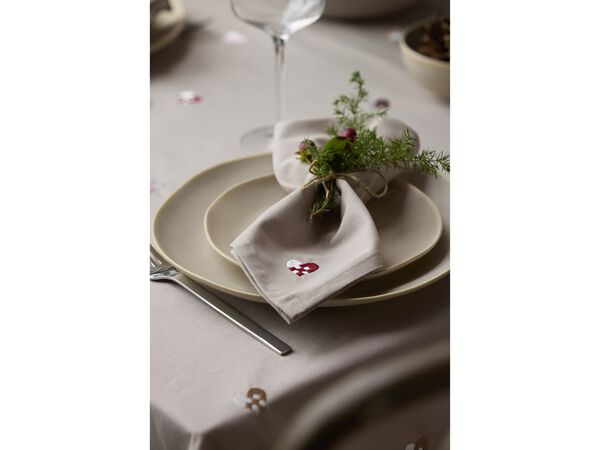 Tygservetter Christmas Hearts Embroidery 4 st Dark red