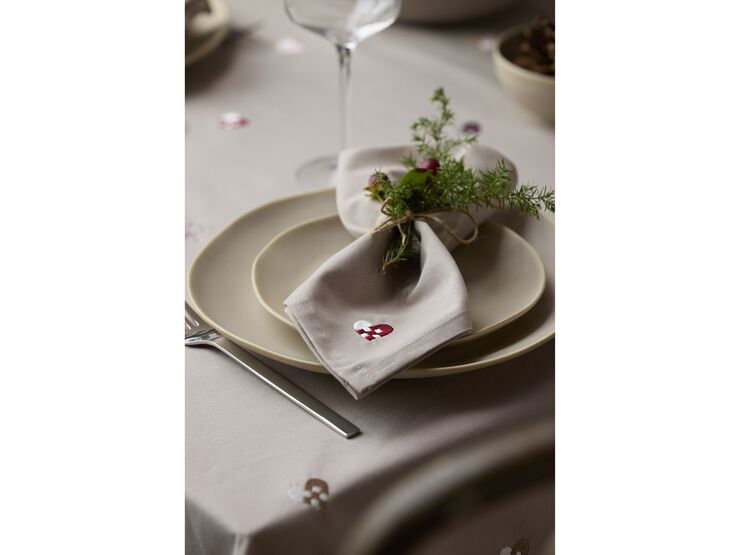 Tygservetter Christmas Hearts Embroidery 4 st Dark red