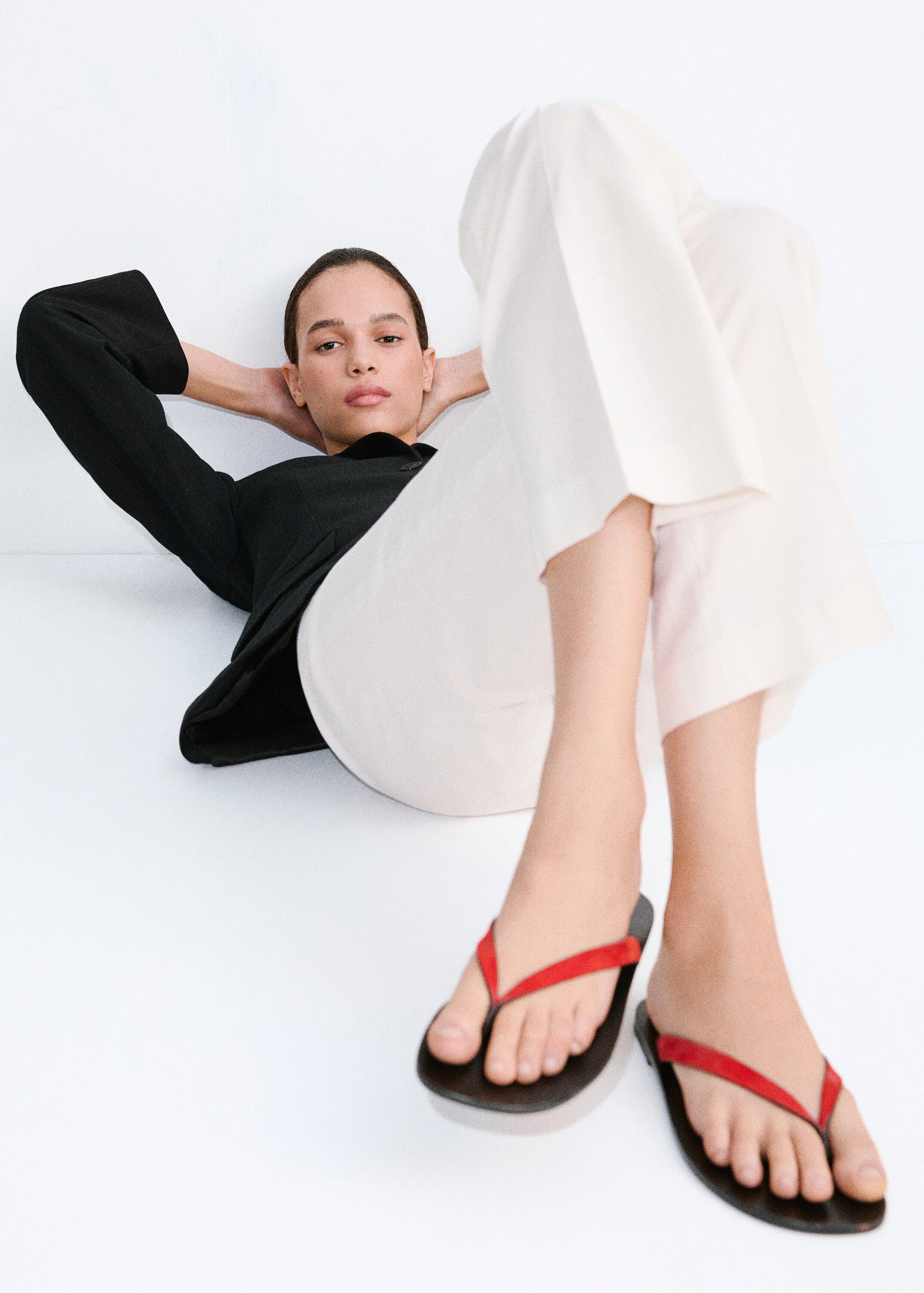 Leather straps sandals