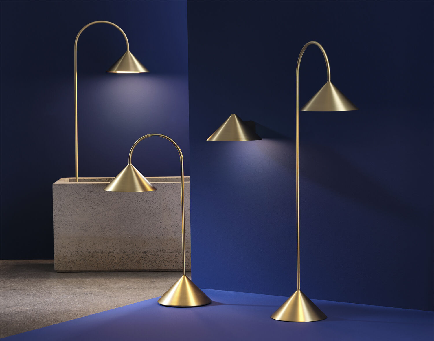 Grasp Portable Floor Lamp H72
