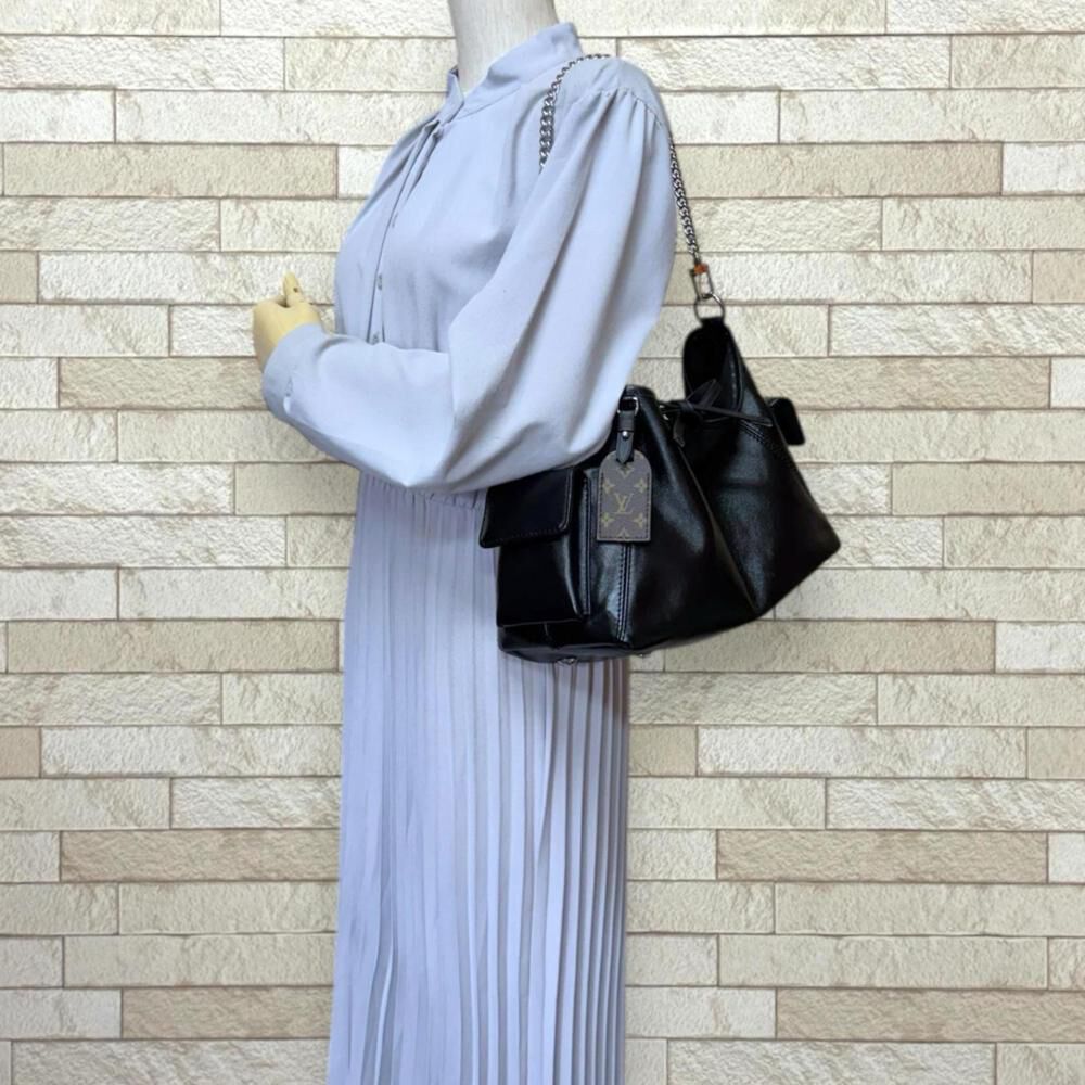 Louis Vuitton Shoulder Bags