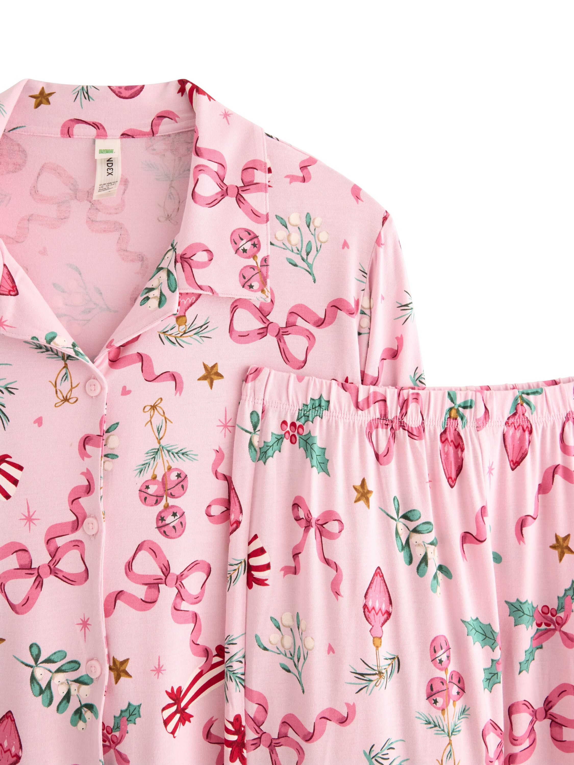 Pyjama set with a shirt and matchin