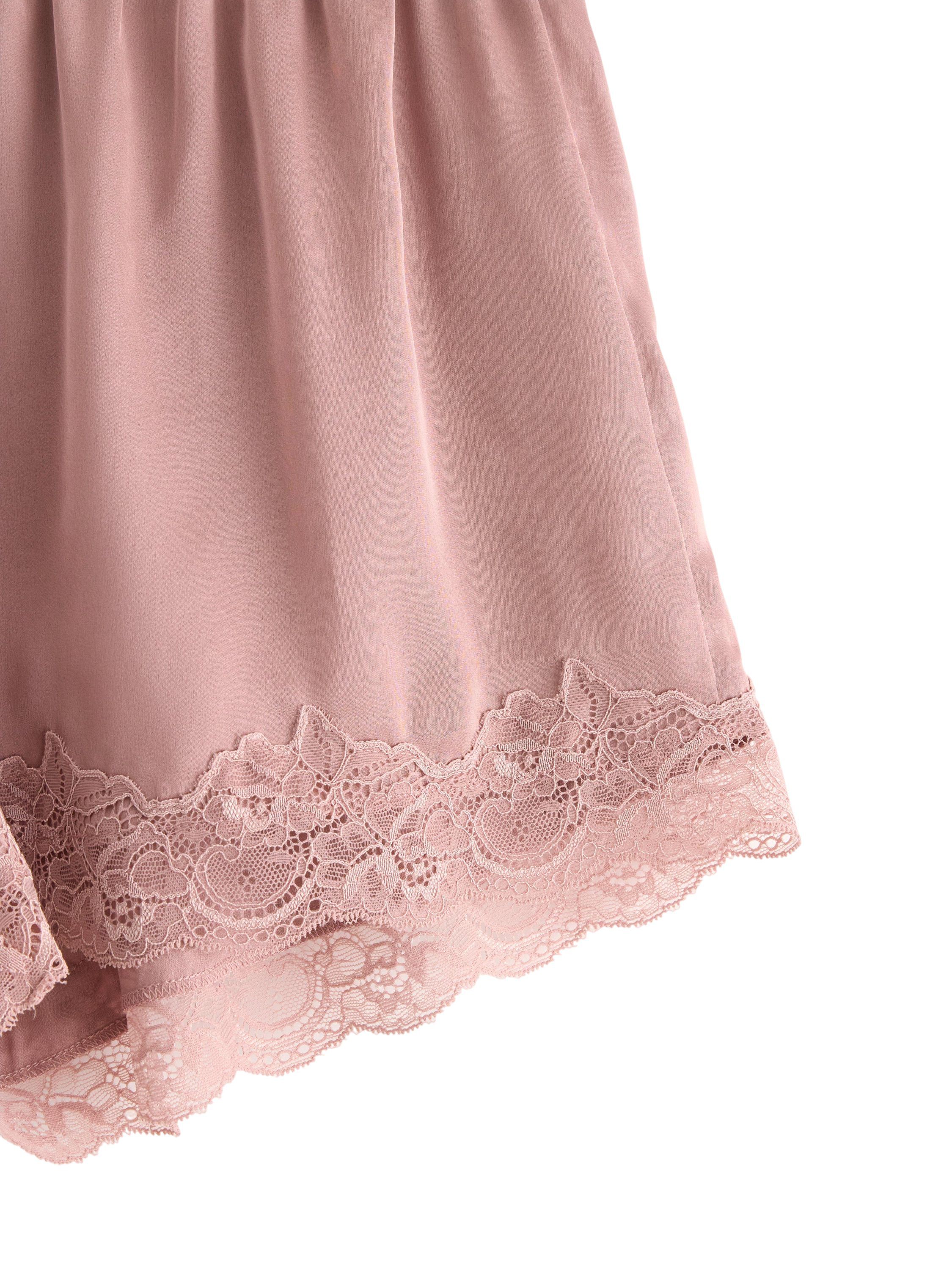 Mjuka pyjamasshorts i satin med spe