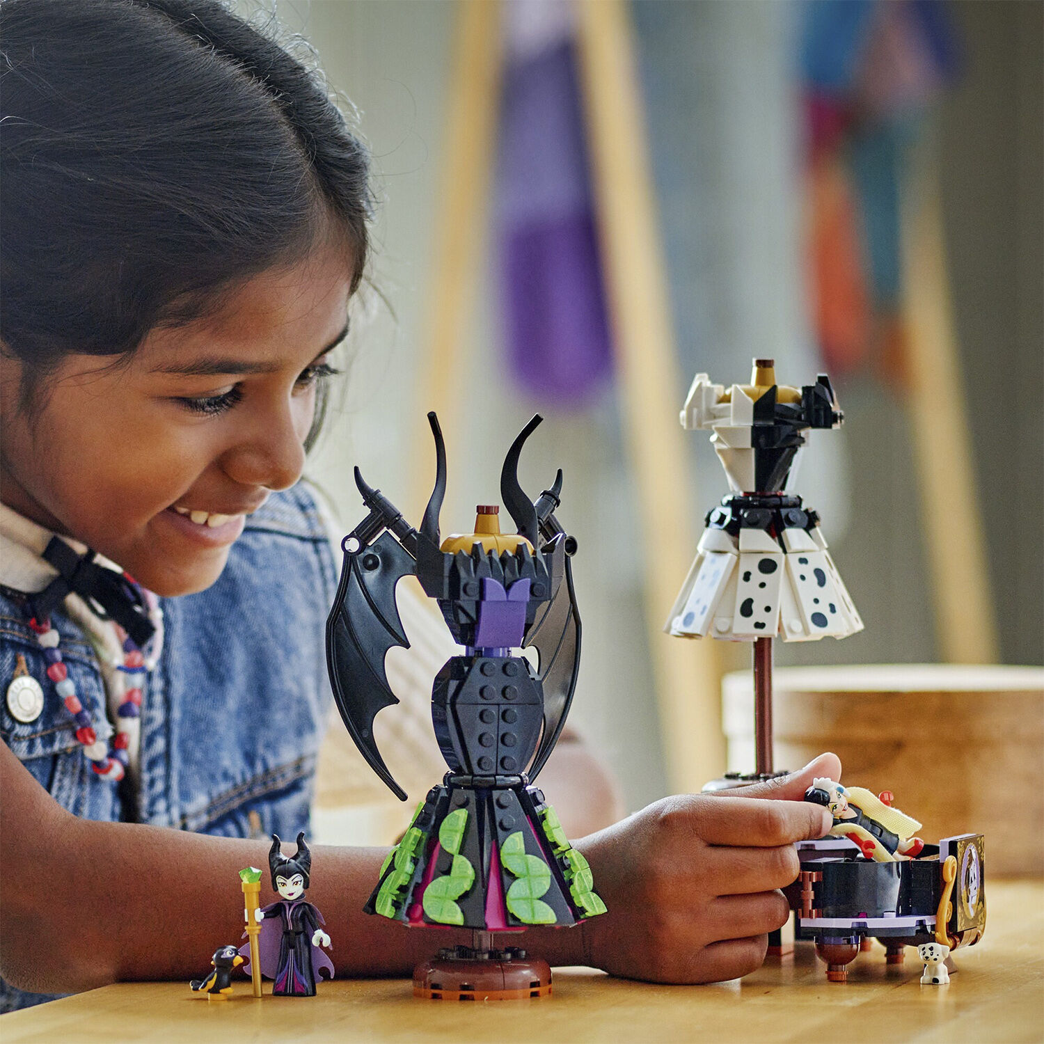 Maleficents og Cruella De Vils kjoler 43262