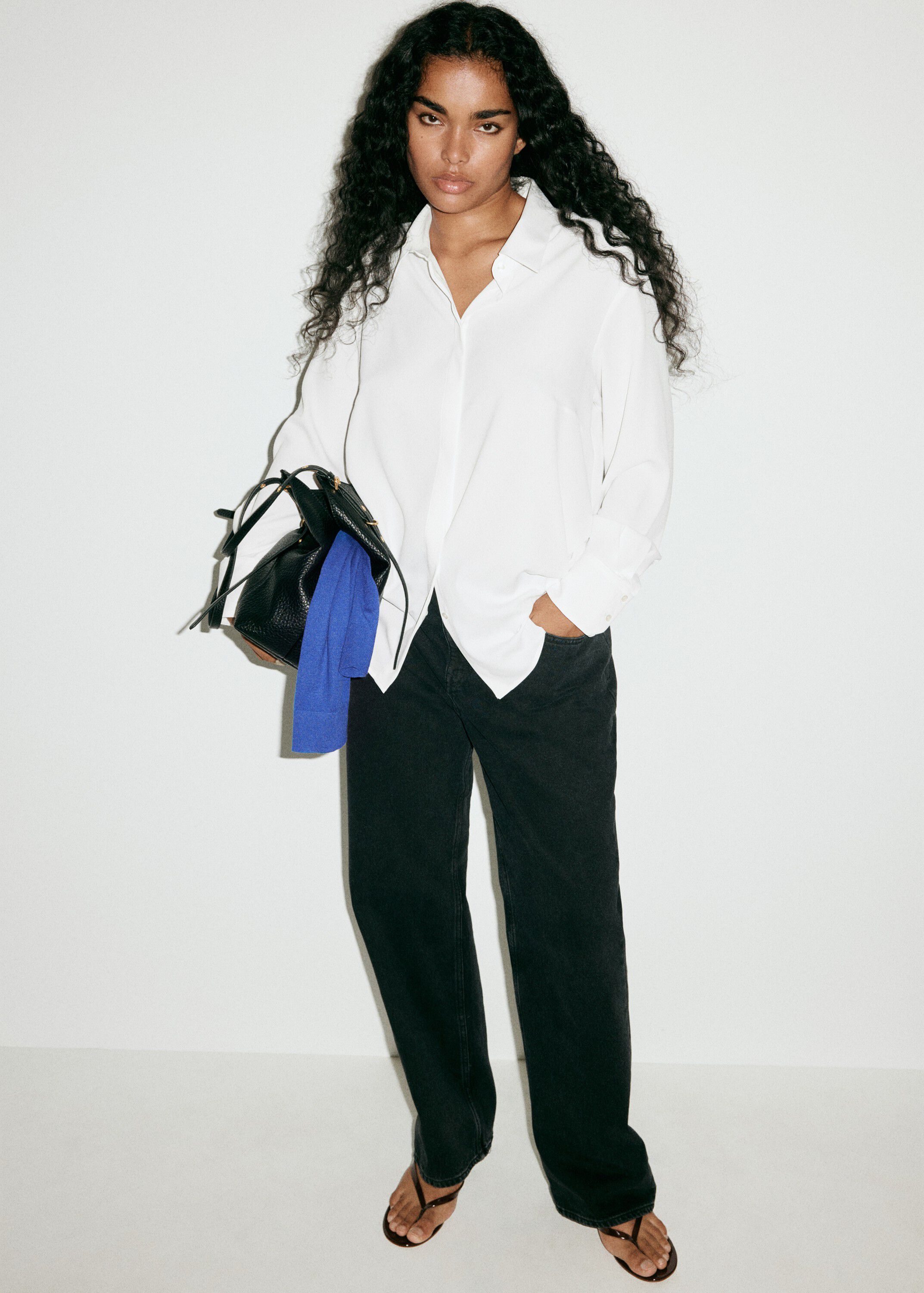 Fluid blouse with concealed buttons