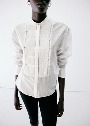 Shirt with pintuck detailing and bu