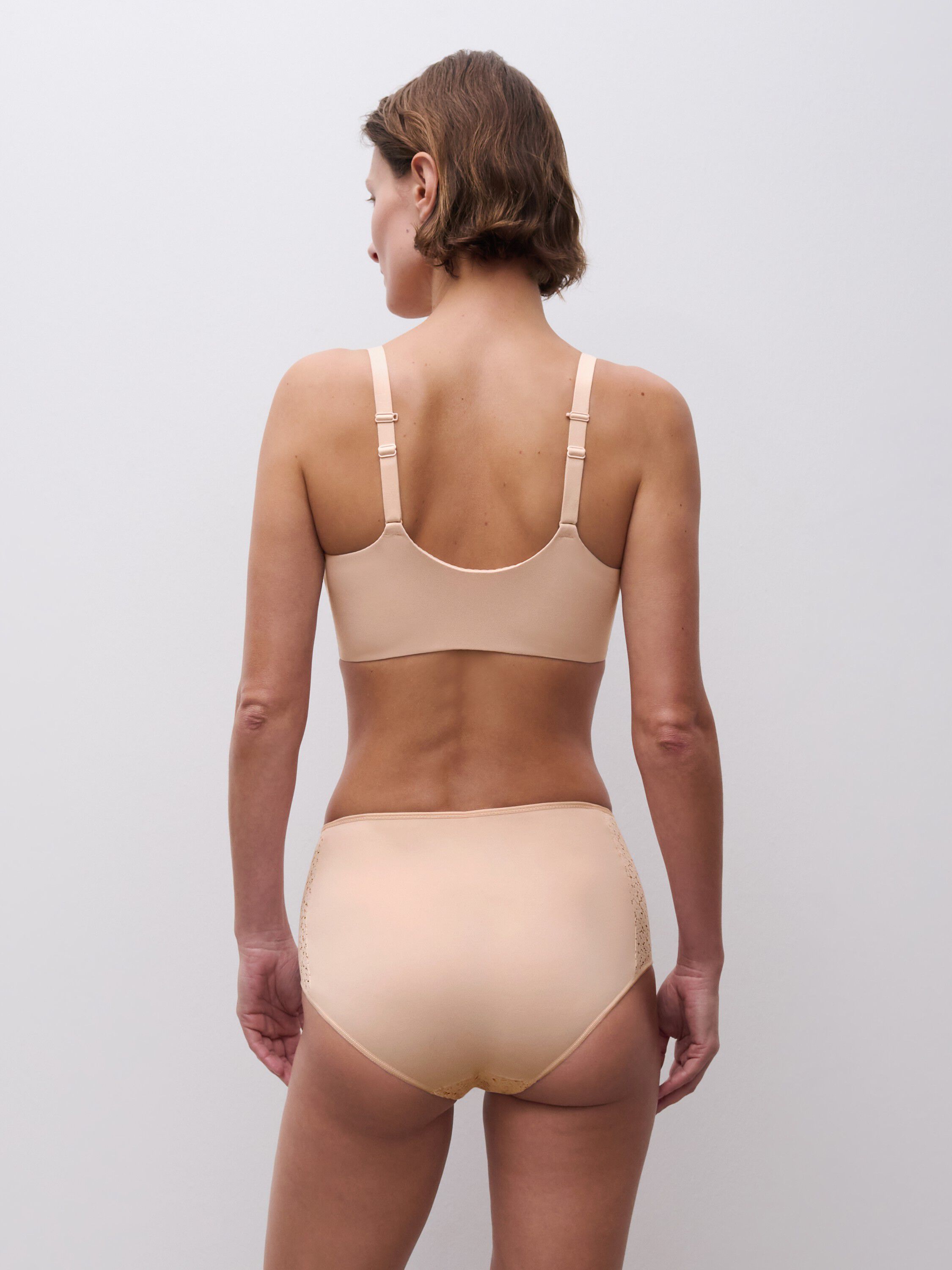 Norah Covering molded front closure bra