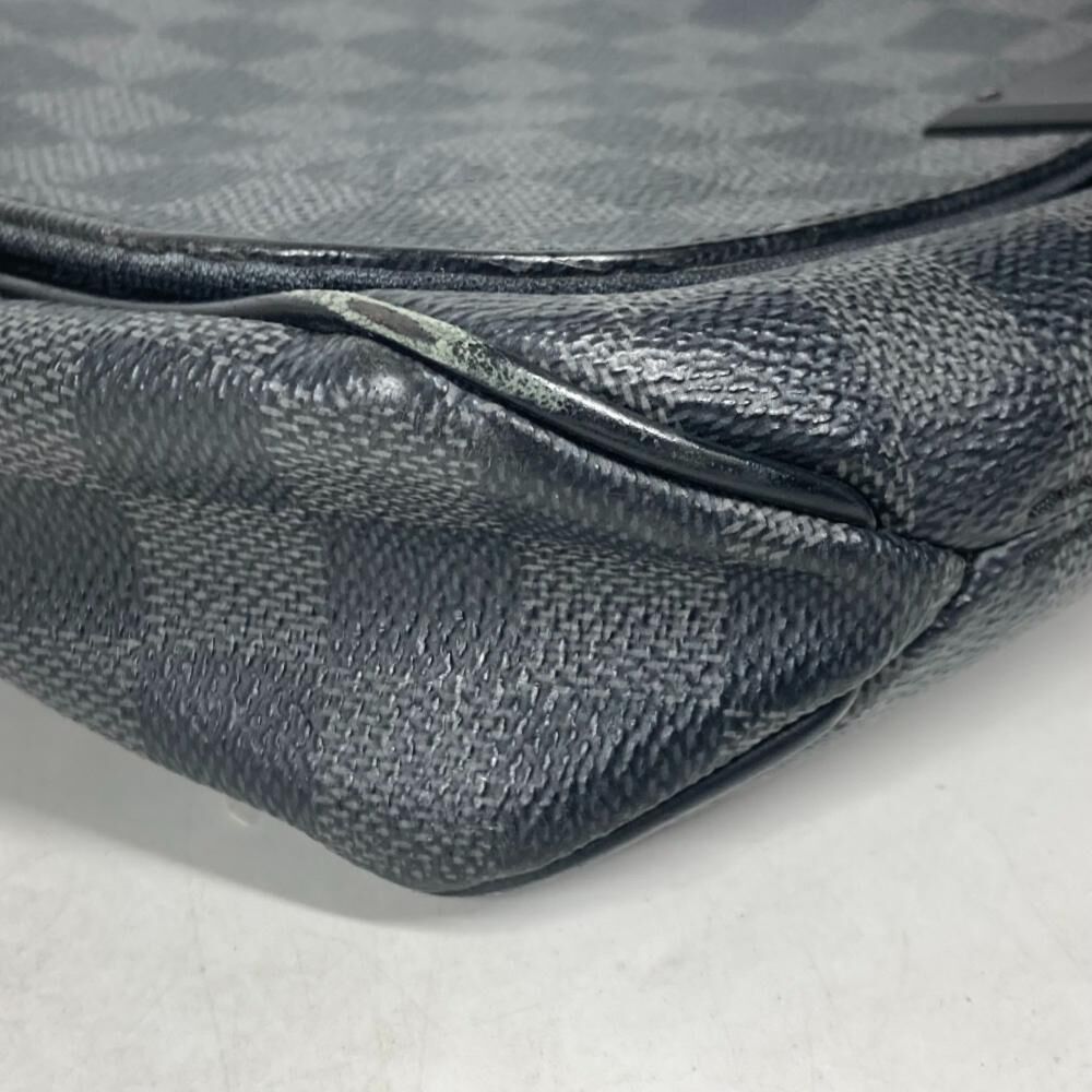 Louis Vuitton Messenger