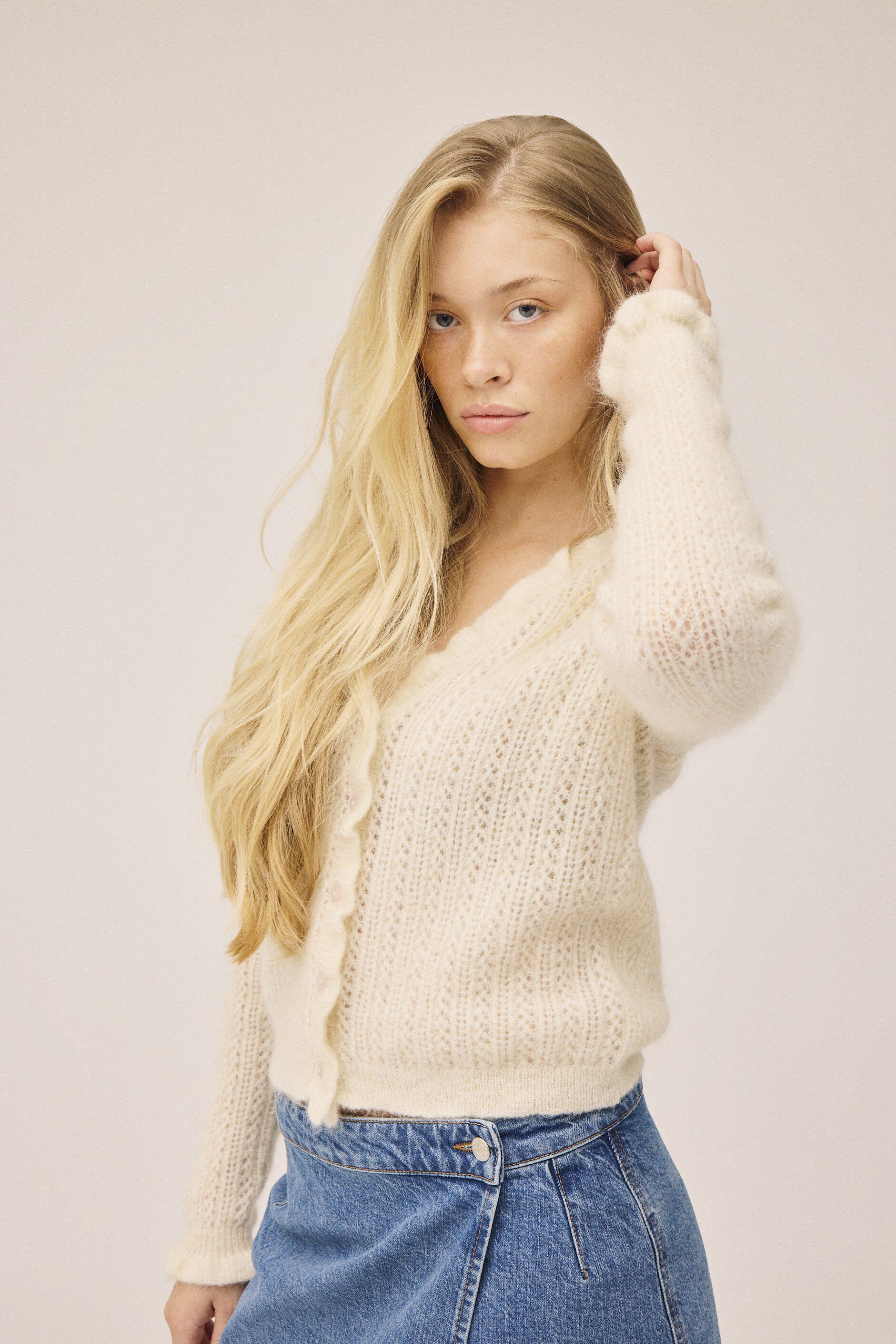 Isla 2 V-neck cardigan with frill - Mohair mix RWS
