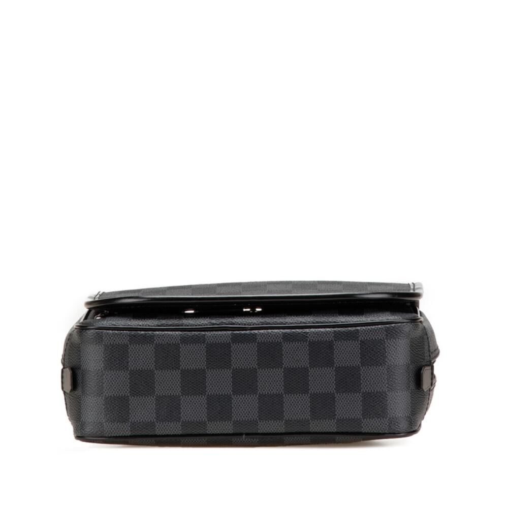 Louis Vuitton Clutch