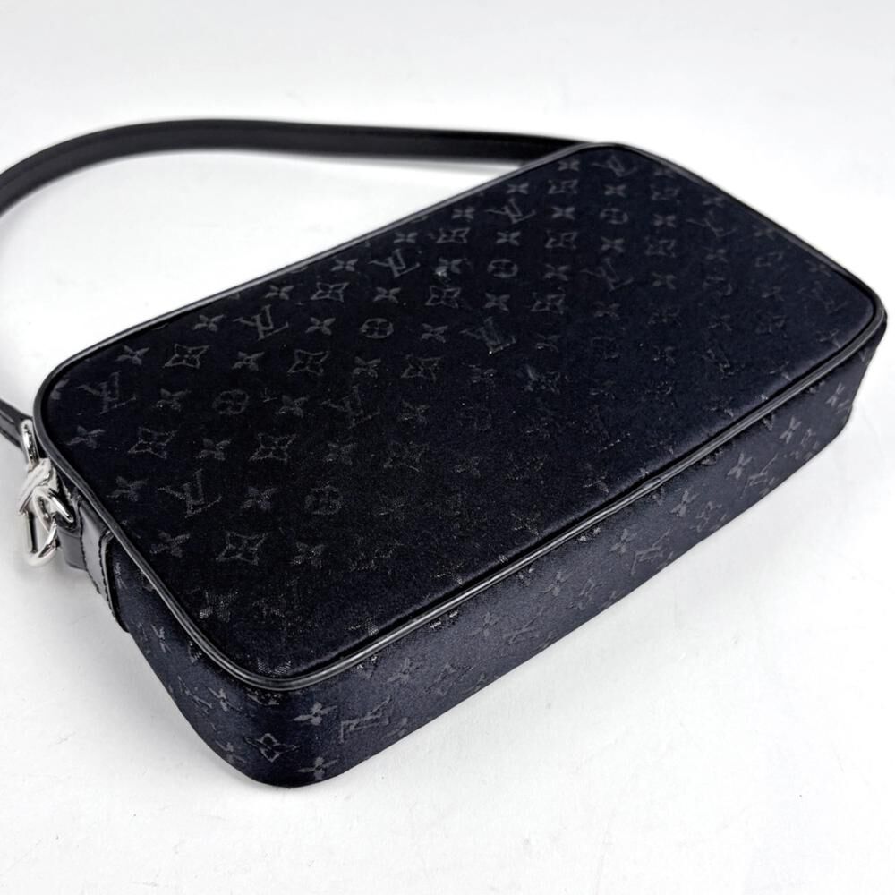 Louis Vuitton Shoulder Bags