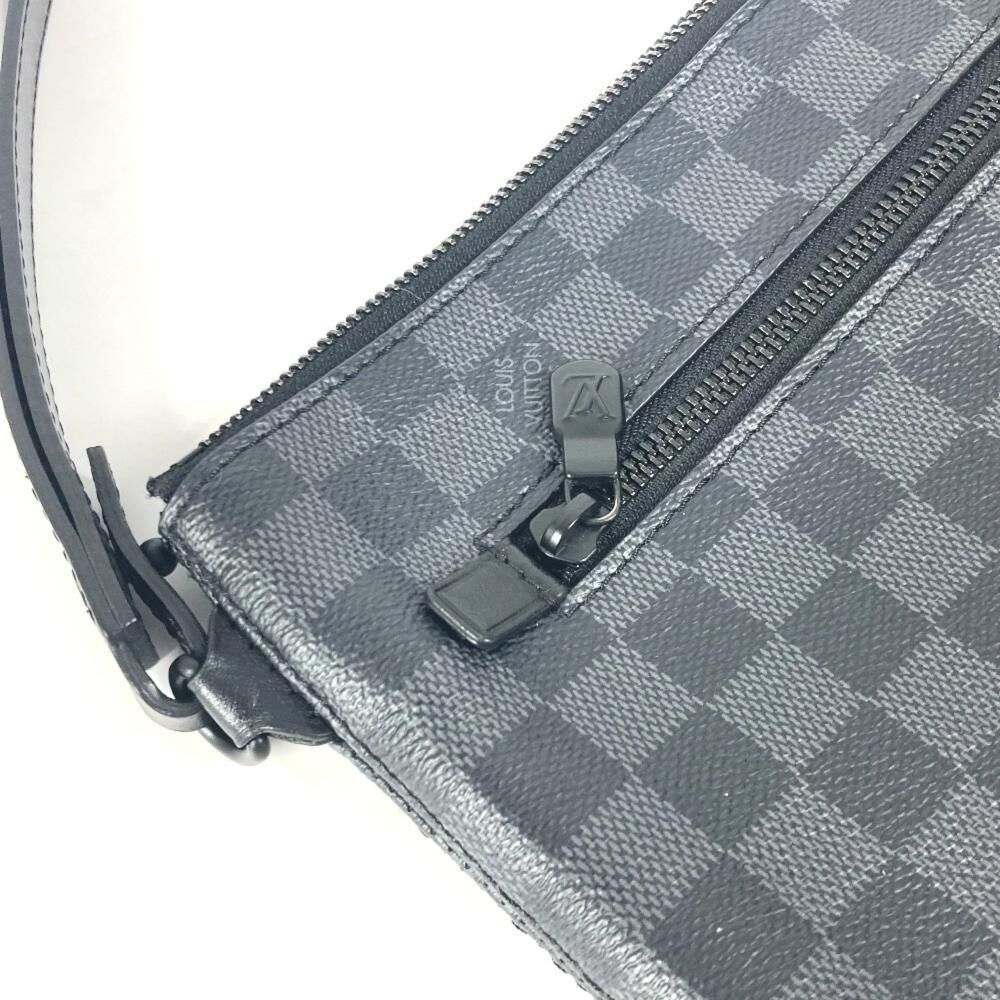 Louis Vuitton Clutch