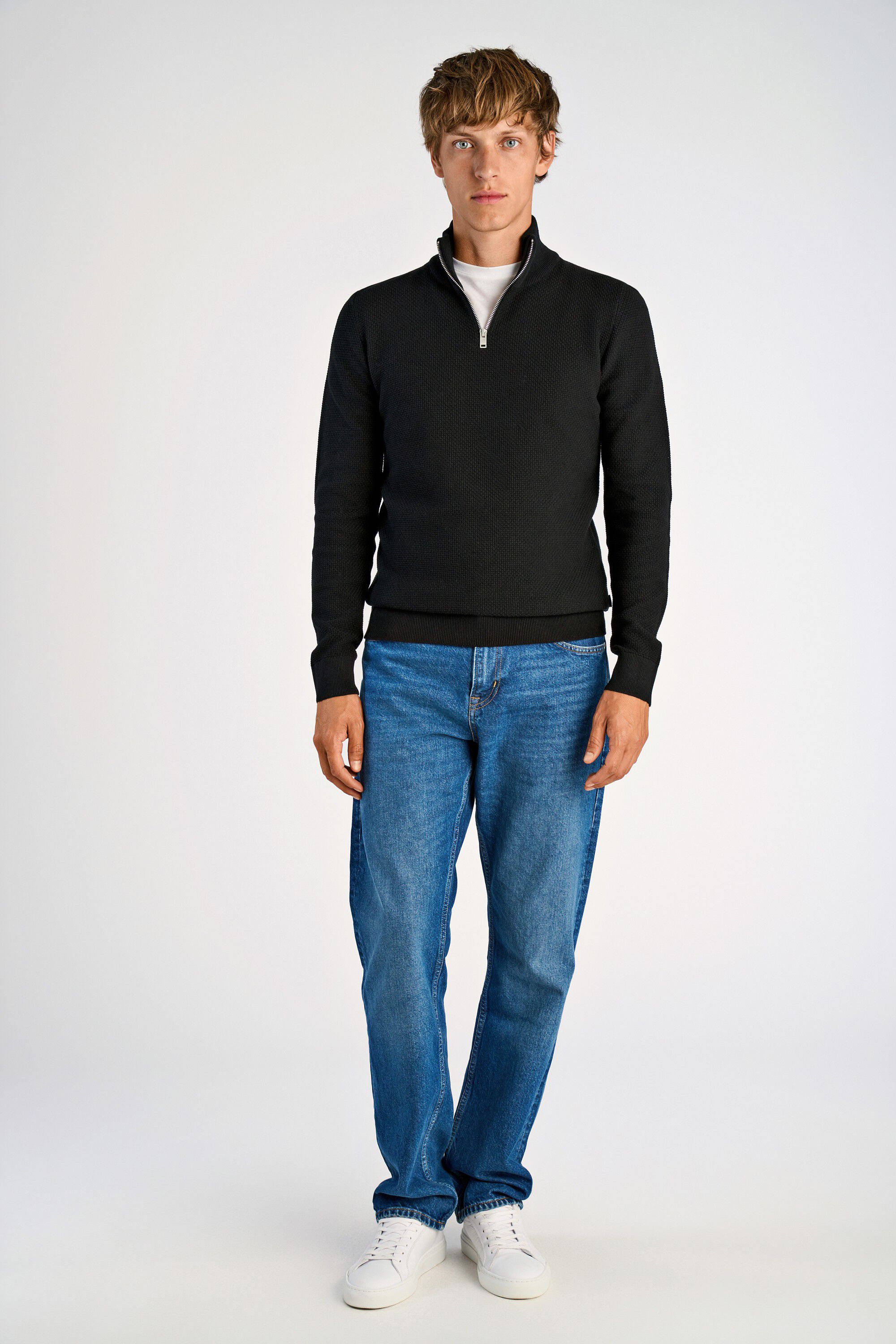 Recycle structure half zip