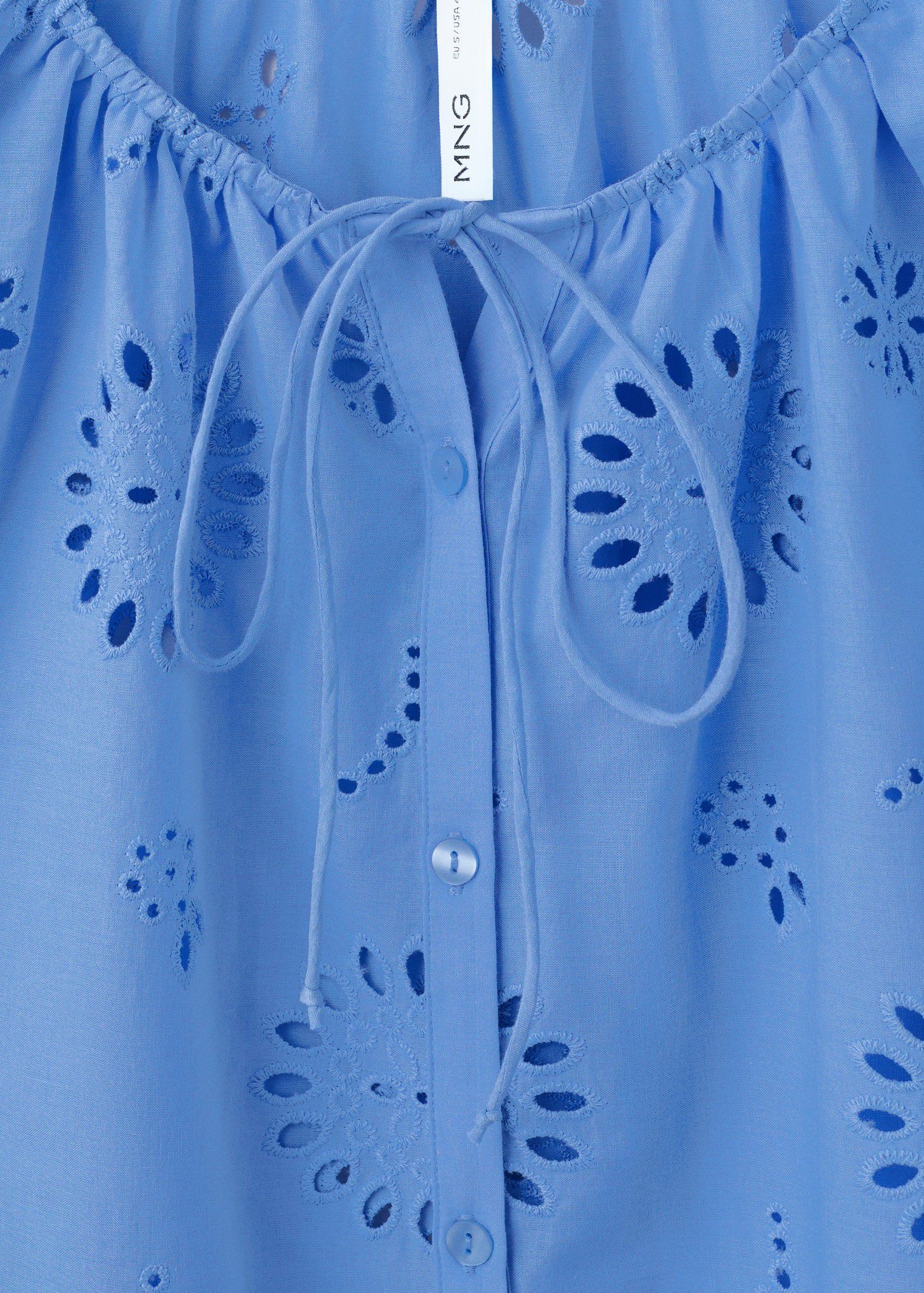 100% cotton blouse with lace embroi