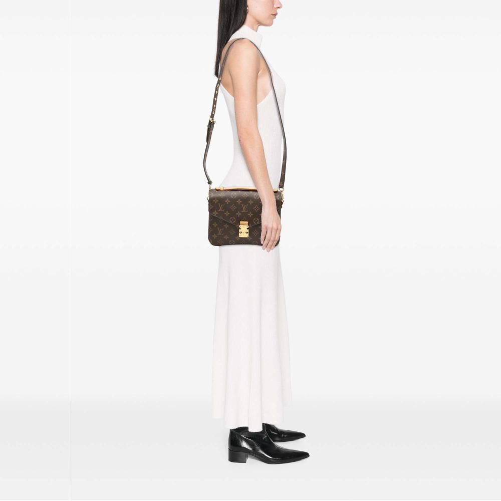 Louis Vuitton Shoulder Bags