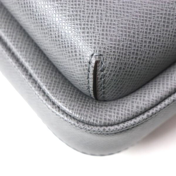 Louis Vuitton Taiga Kendall