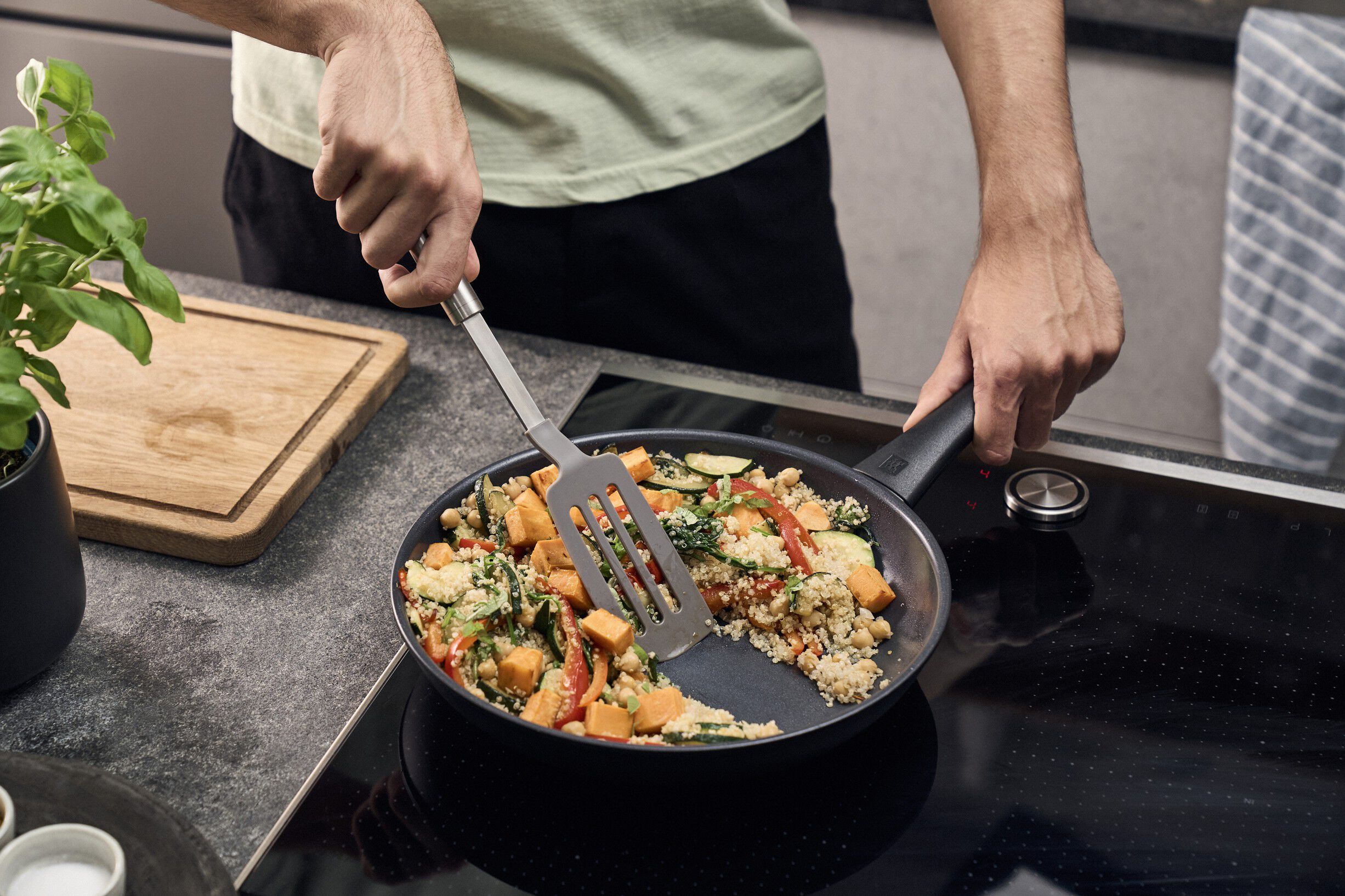 Madura Plus Ceramic Stekpanna, 24 cm, Aluminum, Titanf&ouml;rst&auml;rkt keramis