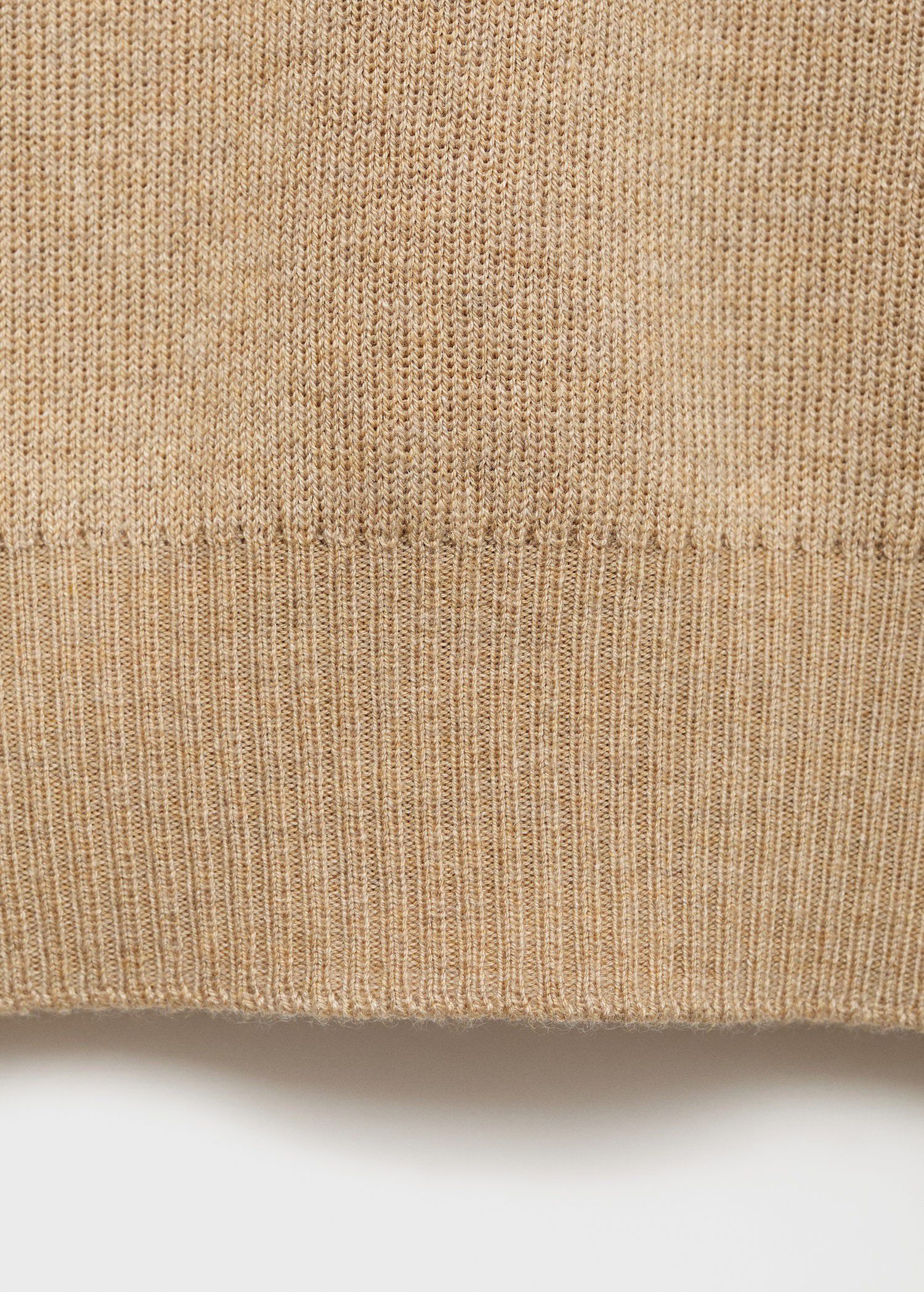 Sleeveless fine knit sweater