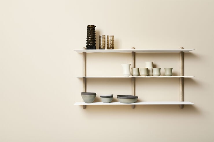 Nivo hylde stor D lys eg/ hvid