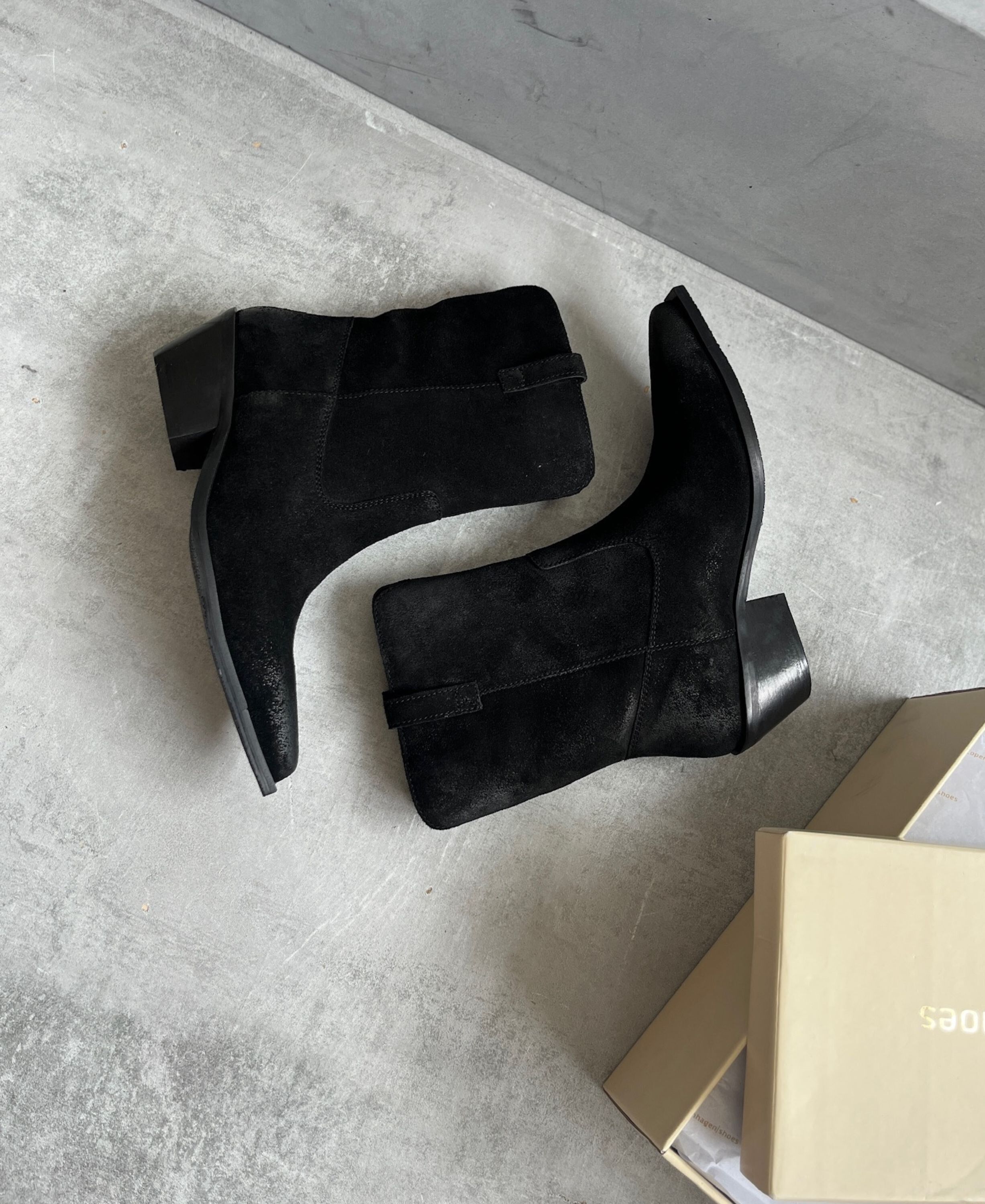 THE COUTURE WALK S.