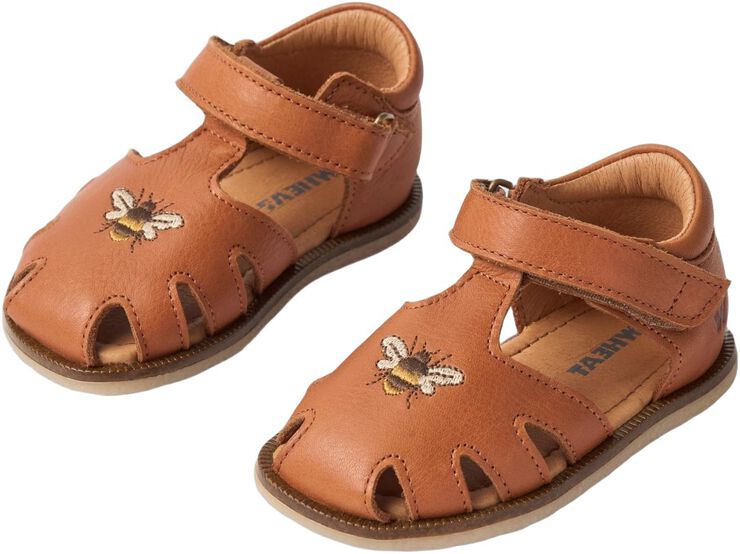 Sandal Lowe