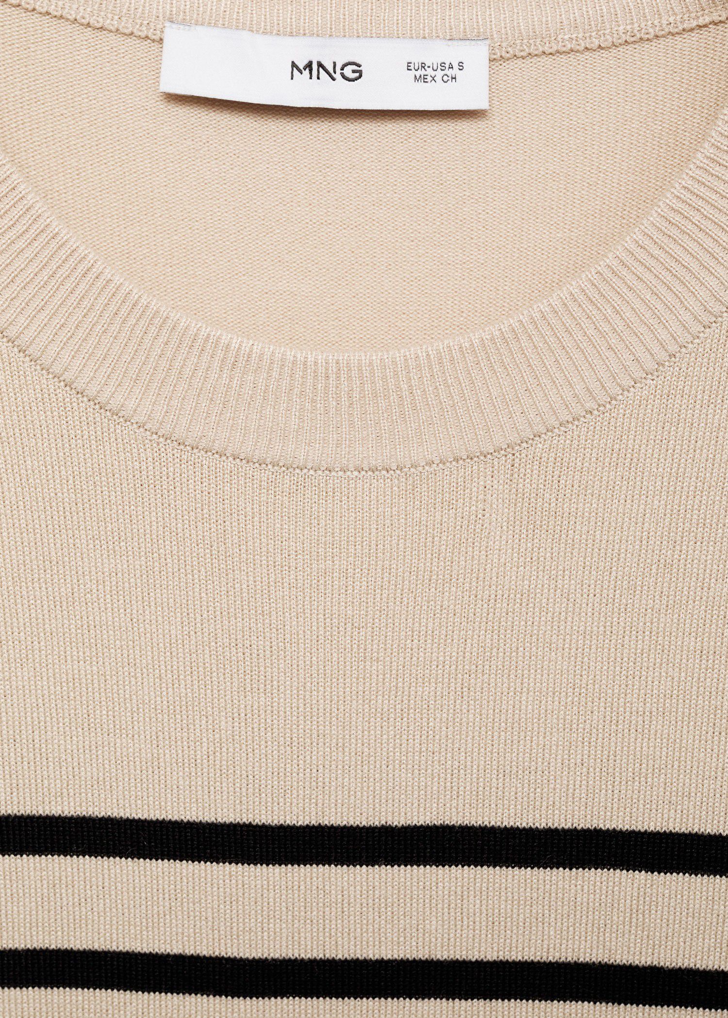 Short-sleeved fine-knit sweater