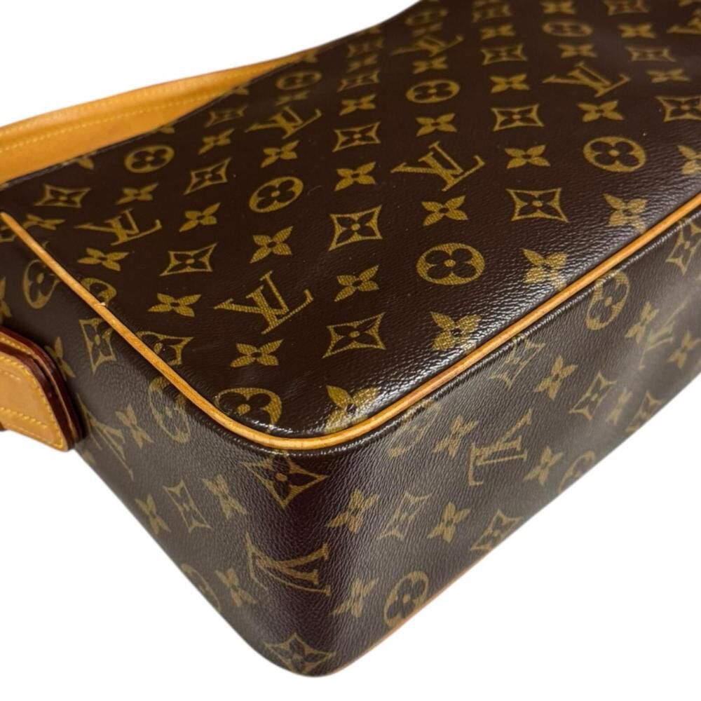 Louis Vuitton Shoulder Bags
