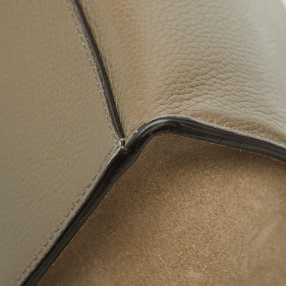 C&eacute;line Trapeze