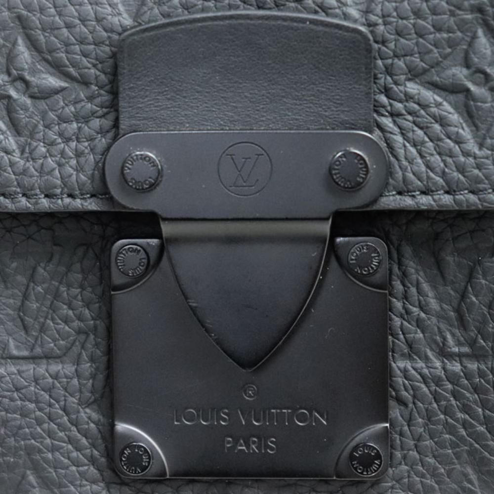 Louis Vuitton Shoulder Bags