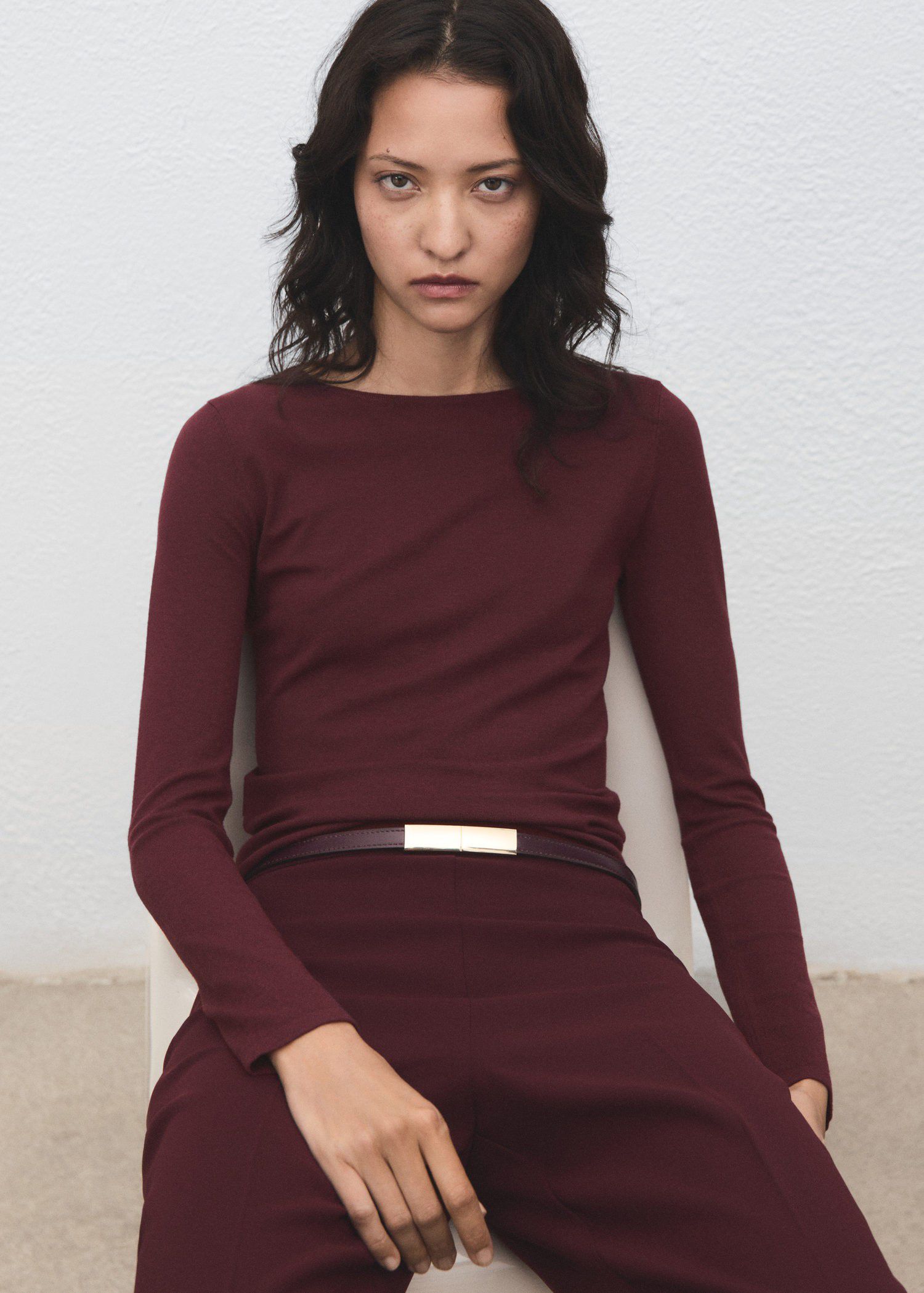 Long-sleeved fine-knit sweater