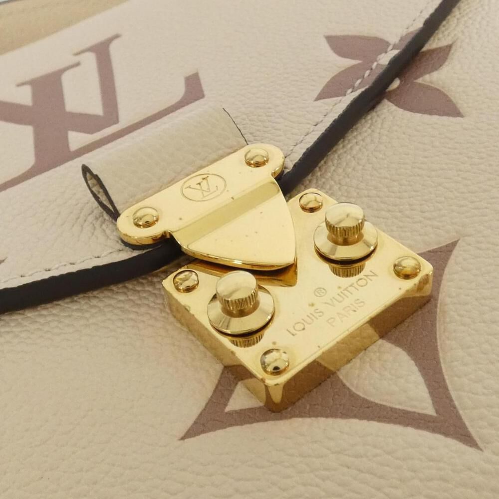 Louis Vuitton Shoulder Bags