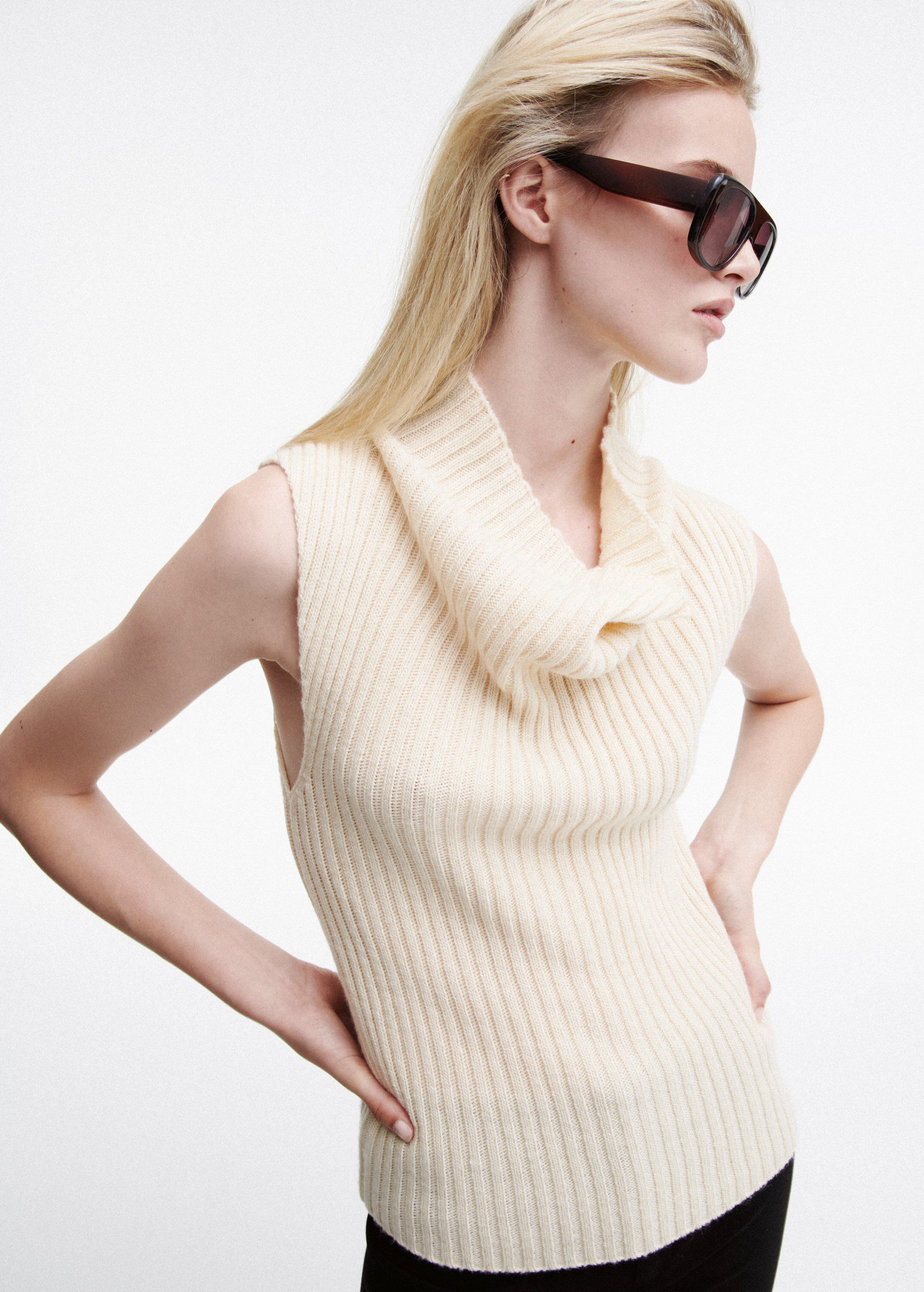 Turtleneck ribbed gilet