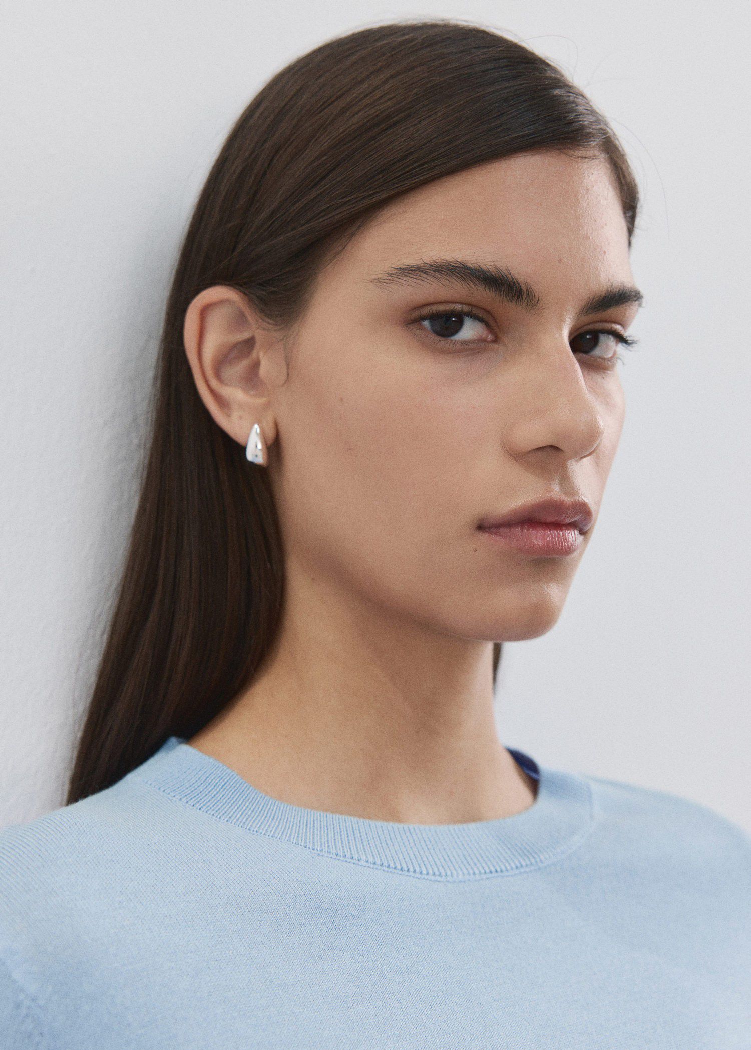 Round-neck knitted sweater