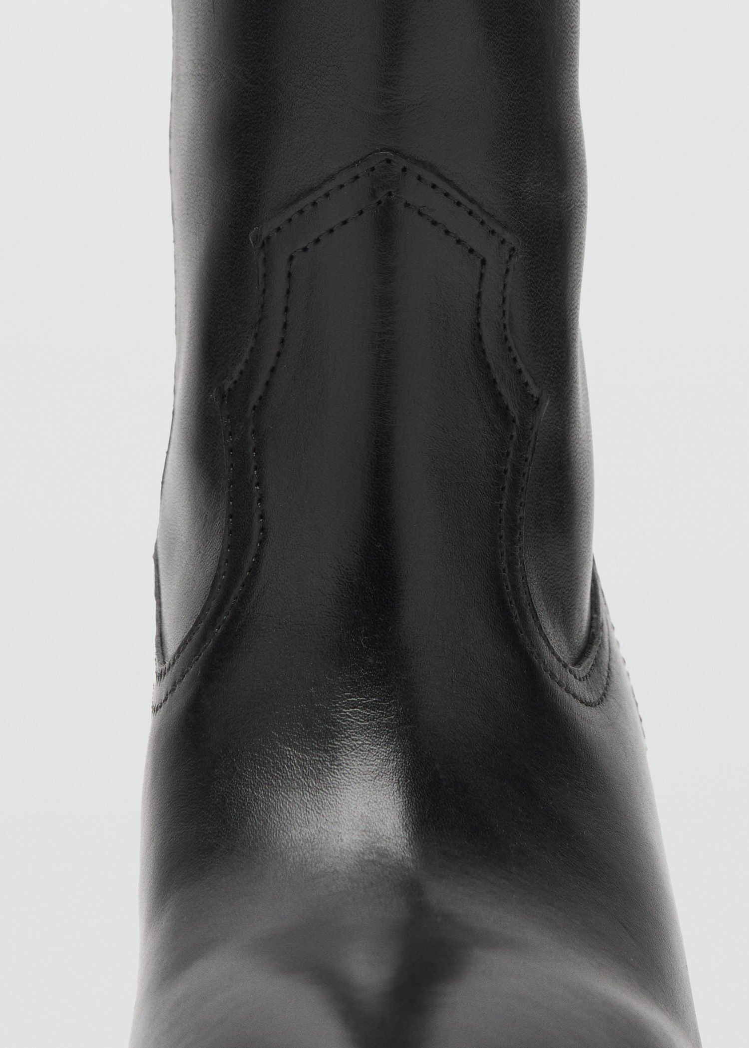 Heel leather boot
