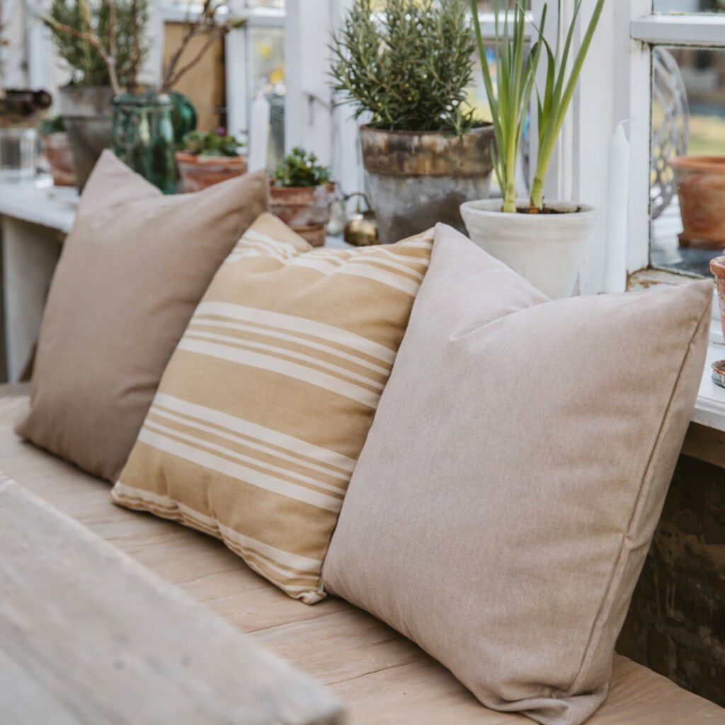 Fossflakes utomhuskudde 50x50 cm. Sand