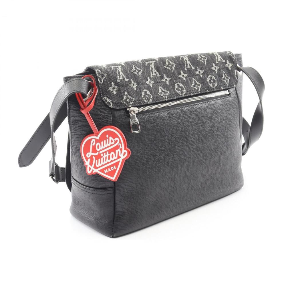 Louis Vuitton Shoulder Bags