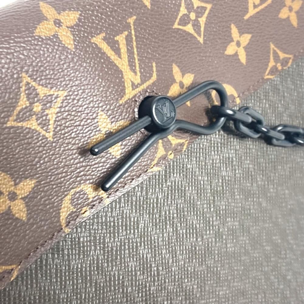 Louis Vuitton Clutch
