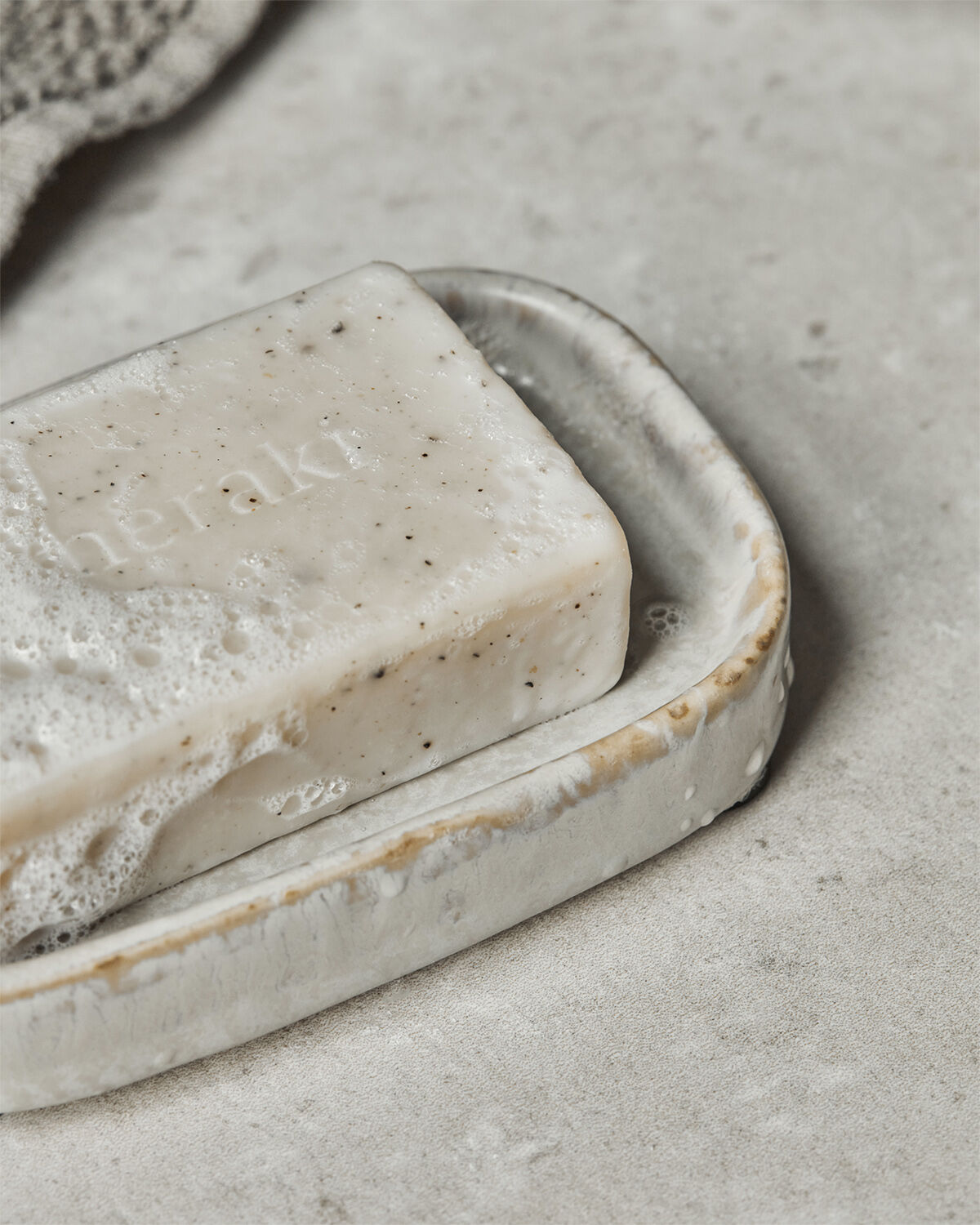 S&aelig;bebar, Sesame Scrub